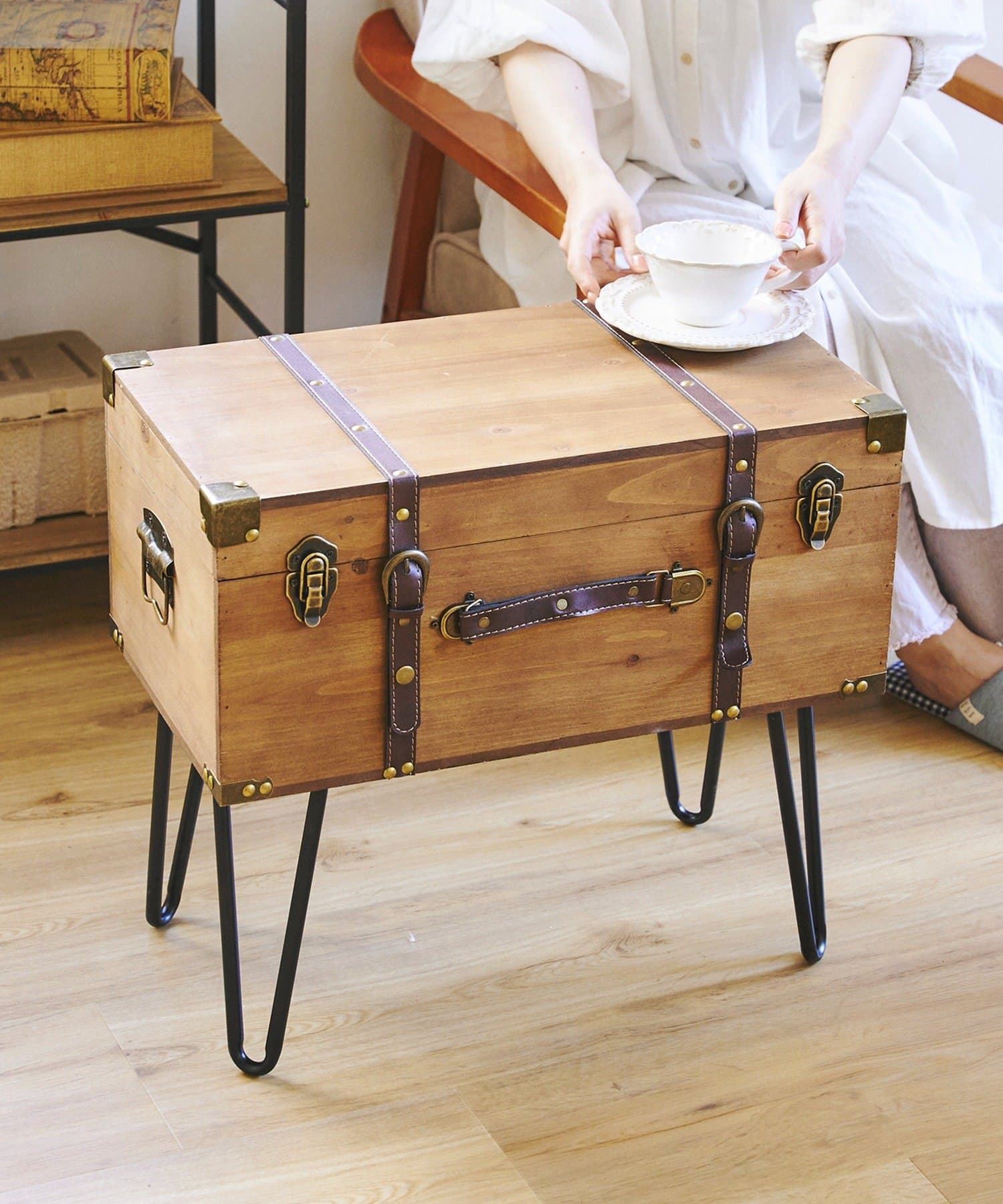 salut!(サリュ) 《WEB限定商品》脚付きウッドトランクテーブル