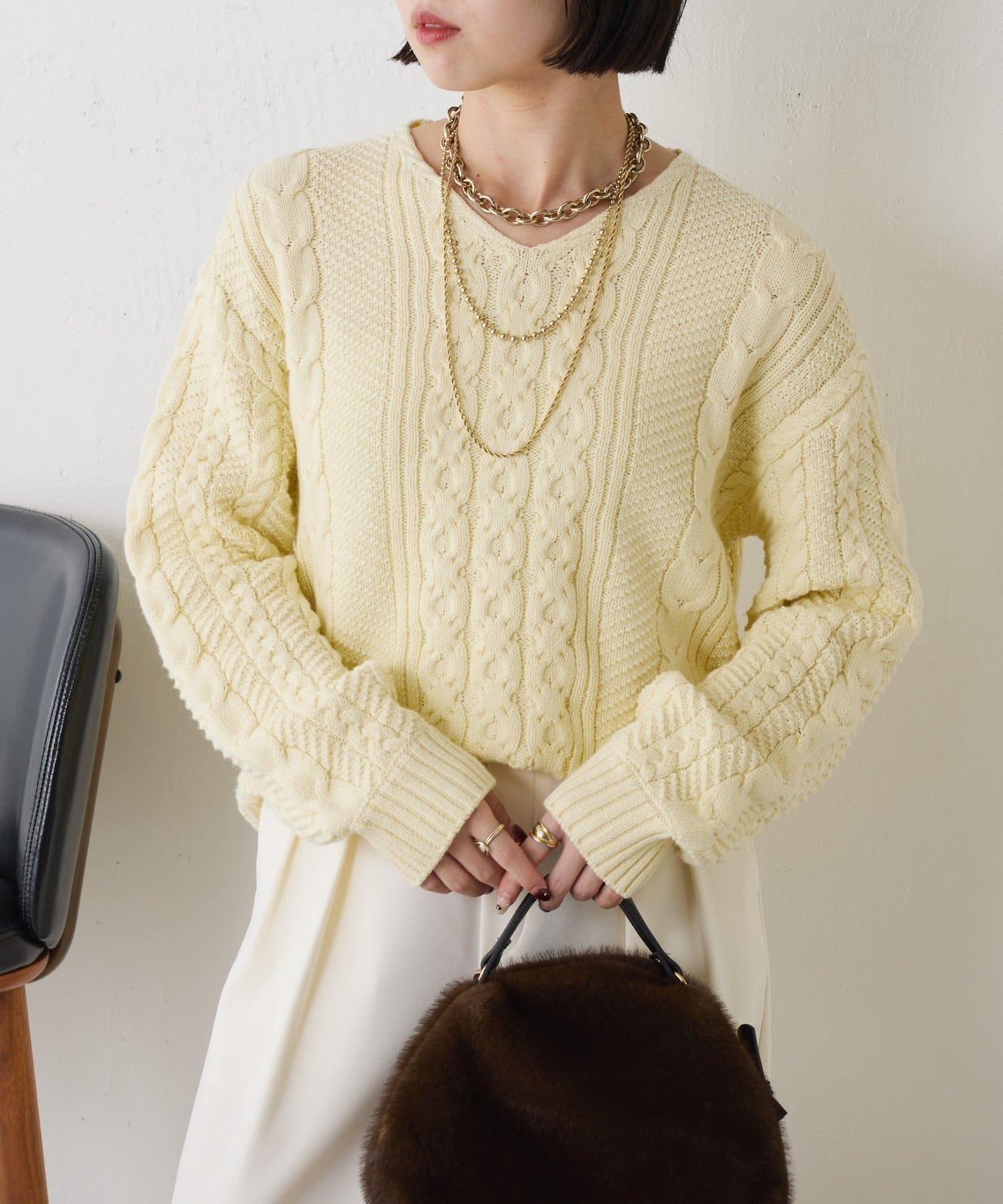 Jena　espace merveilleux(ジェナ　エスパスメルヴェイユ) ケーブルVネックニット