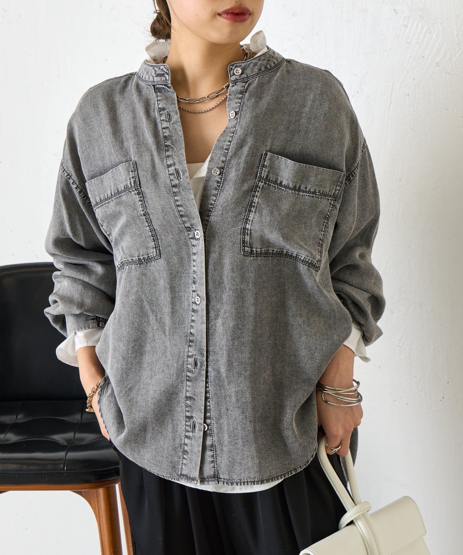 Jena　espace merveilleux(ジェナ　エスパスメルヴェイユ) バックギャザーデニムシャツ