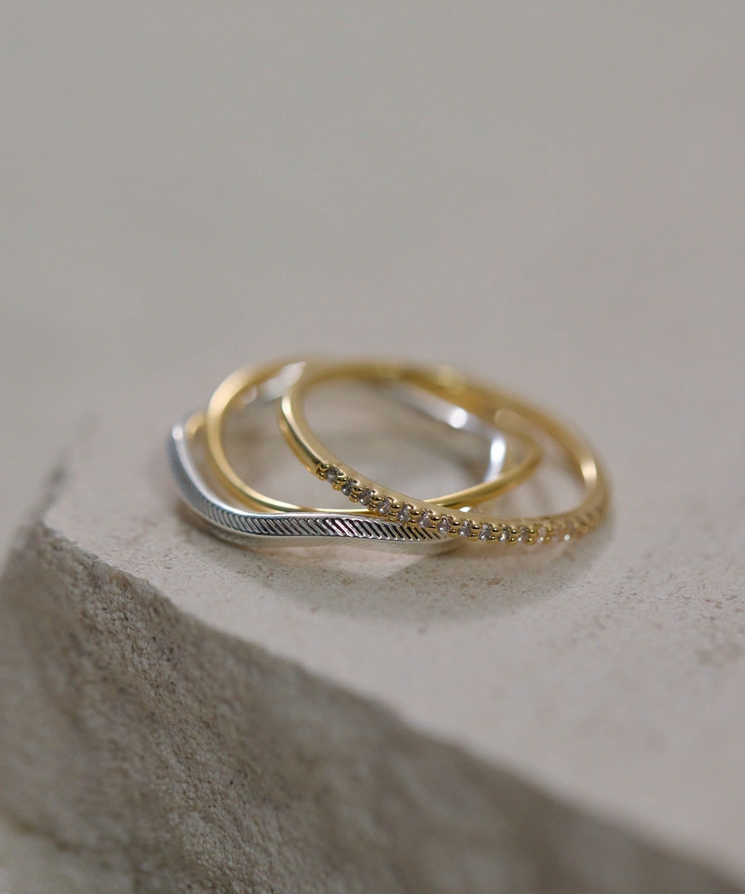 ear PAPILLONNER(イア パピヨネ) 《スターリングシルバー使用》スリーファインセットリング