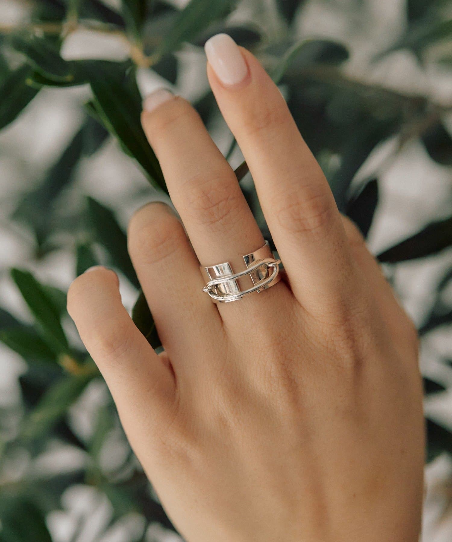 ear PAPILLONNER(イア パピヨネ) 《スターリングシルバー使用》バックル幅広リング