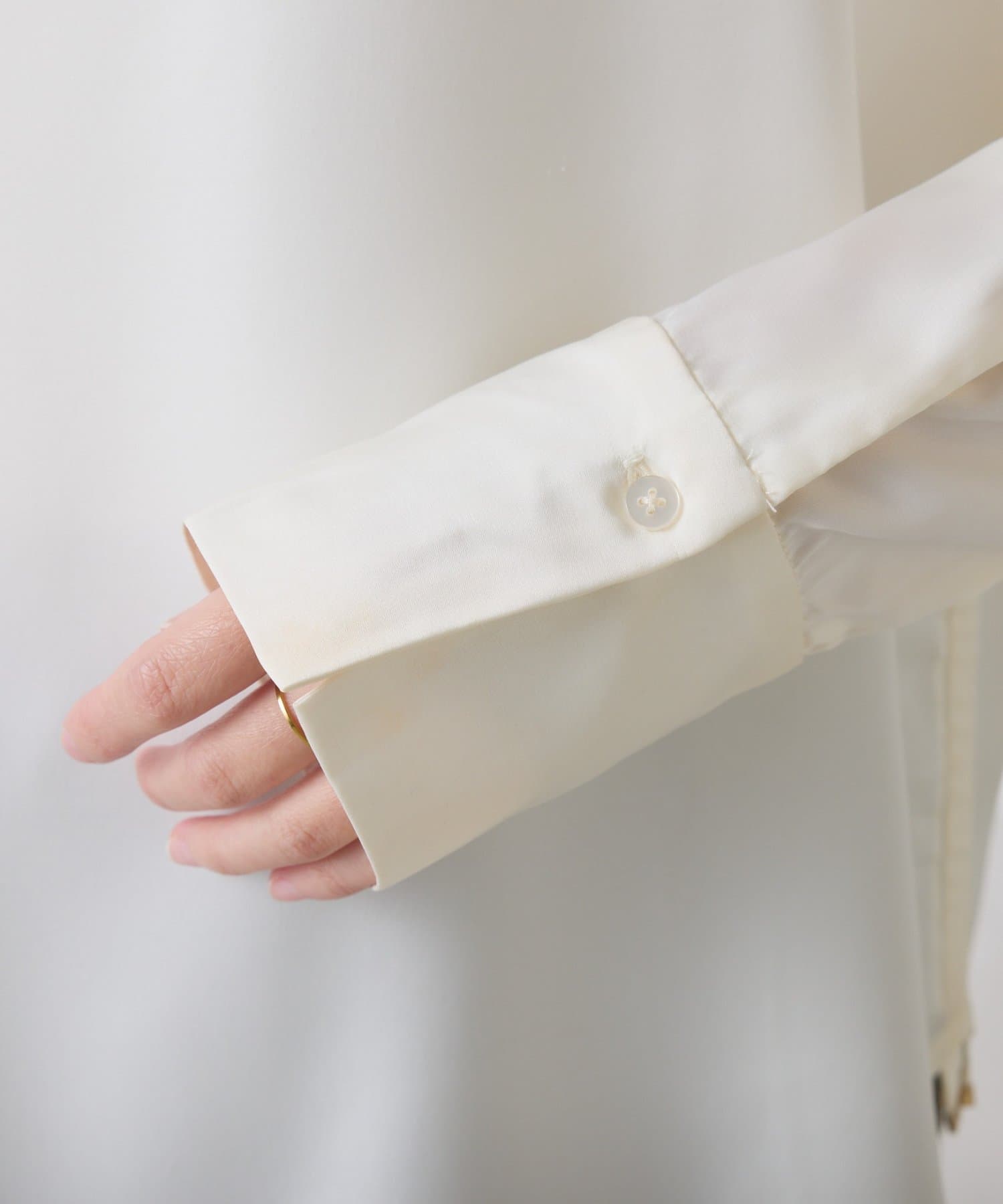 COLLAGE GALLARDAGALANTE(コラージュ ガリャルダガランテ) 【伸びるサテン生地】サテンサイドドロストTブラウス/セレモニー