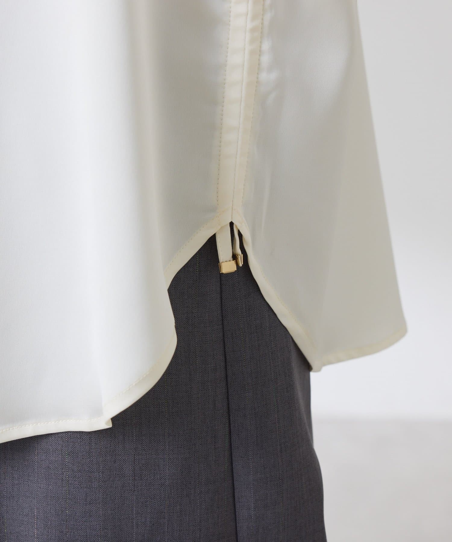 COLLAGE GALLARDAGALANTE(コラージュ ガリャルダガランテ) 【伸びるサテン生地】サテンサイドドロストTブラウス/セレモニー