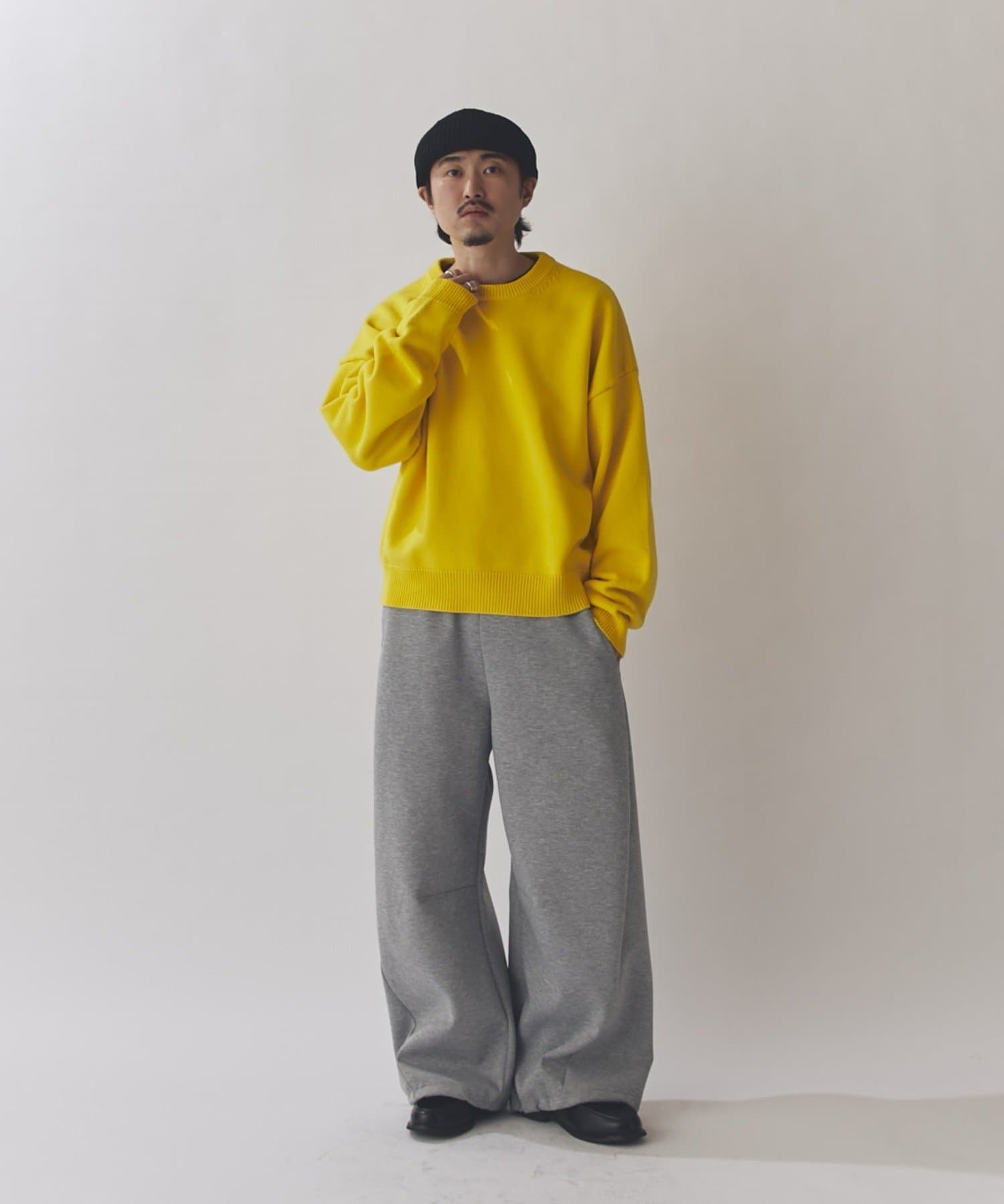 Lui's(ルイス) クロップドクルーネックニット