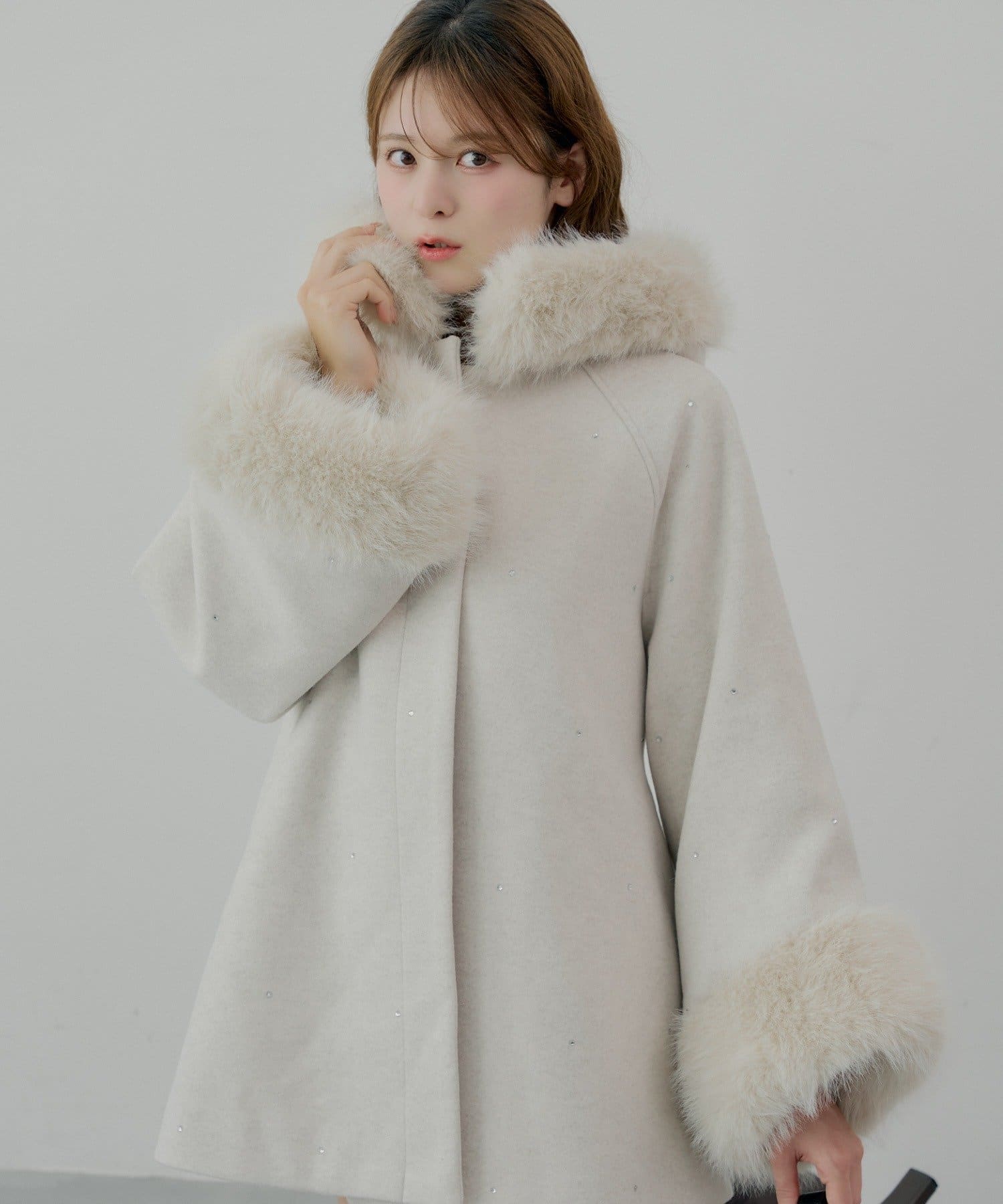 Chico(チコ) ビジュー付きファー襟ケープコート