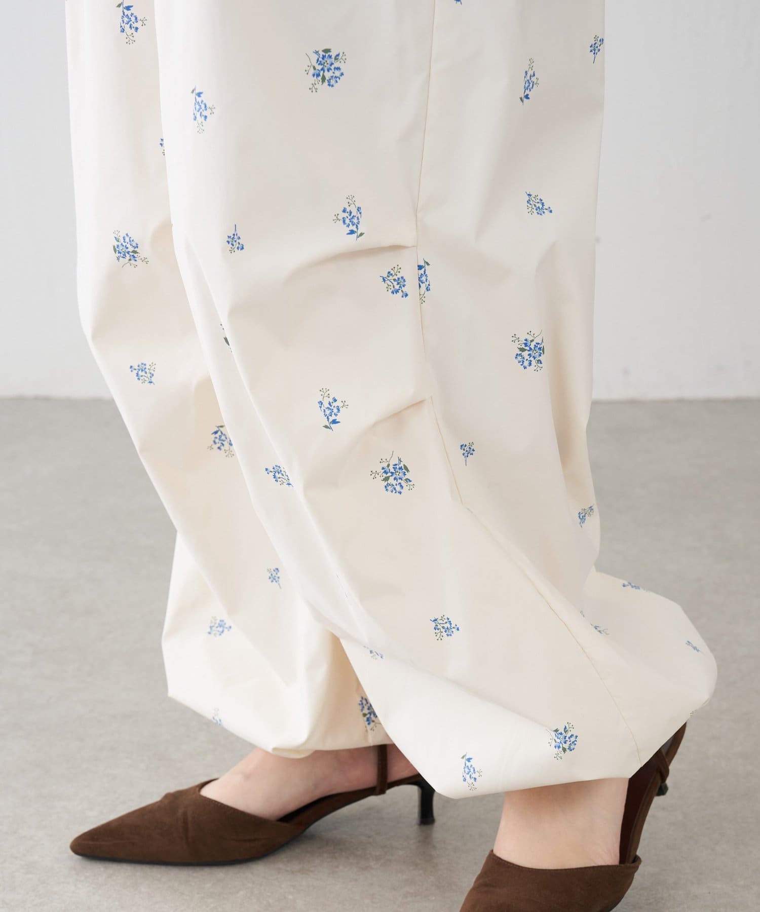 COLLAGE GALLARDAGALANTE(コラージュ ガリャルダガランテ) 小花柄パラシュートパンツ