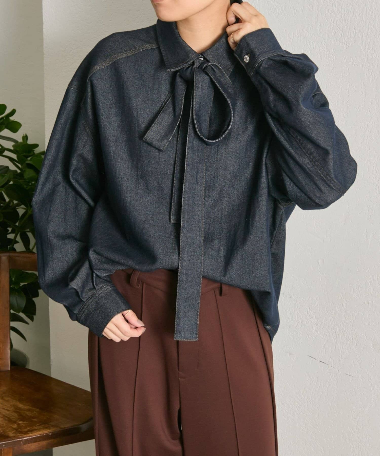 ear PAPILLONNER(イア パピヨネ) 《リボンは取り外し可能》デニムリボンシャツ【SUM1 STYLE(スミスタイル)】