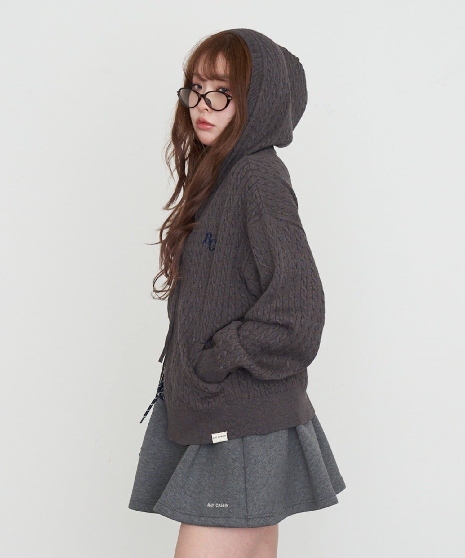RAY CASSIN(レイカズン) ケーブル胸刺繍パーカー