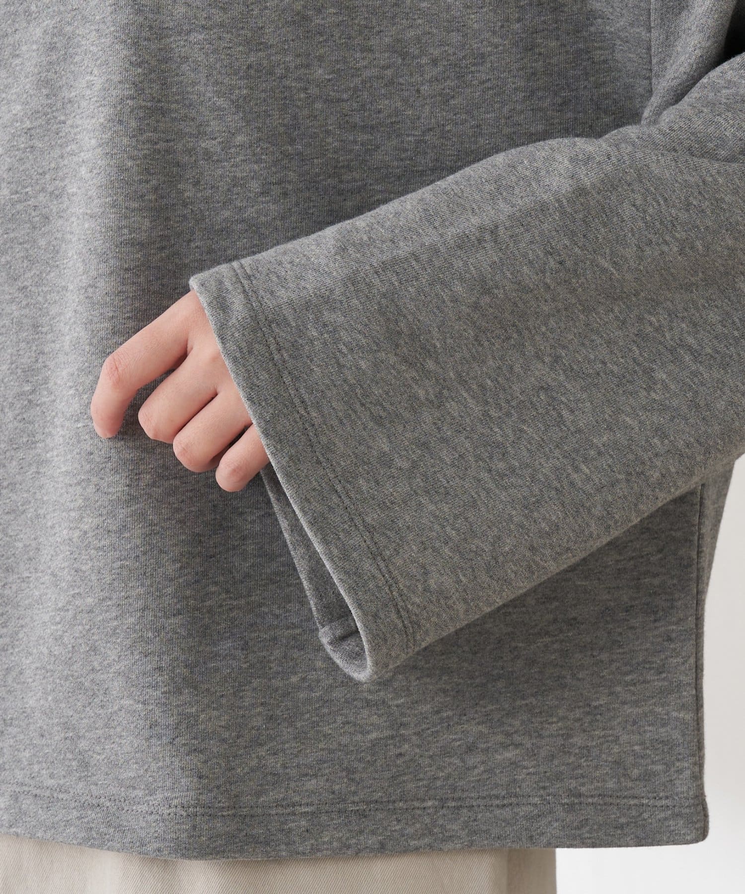 COLLAGE GALLARDAGALANTE(コラージュ ガリャルダガランテ) 【上品見え/小顔効果】レース付Vスウェット