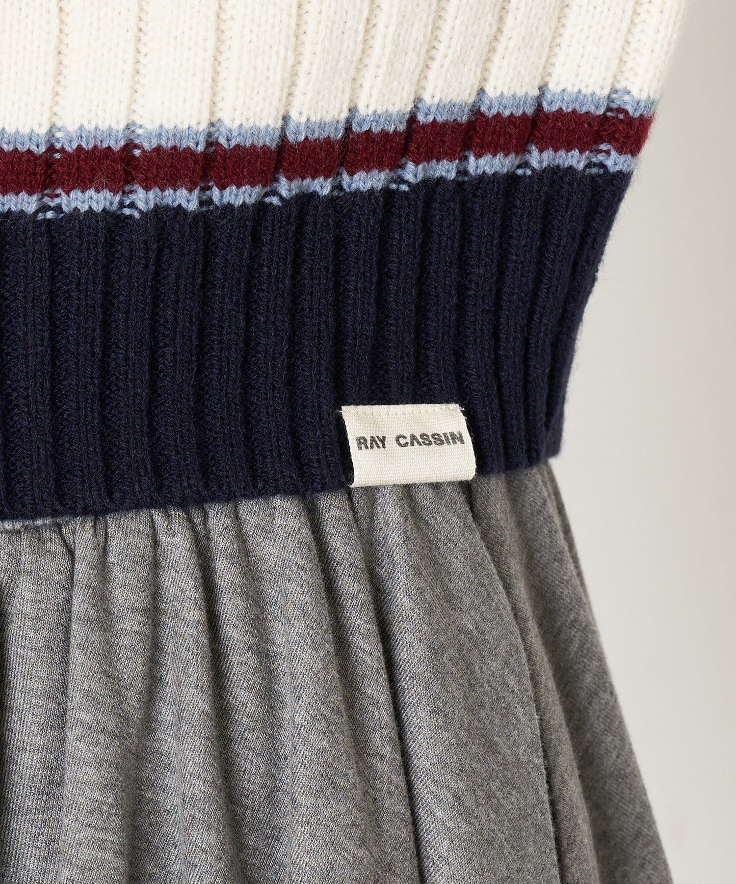RAY CASSIN(レイカズン) ロゴハイネックジップニット