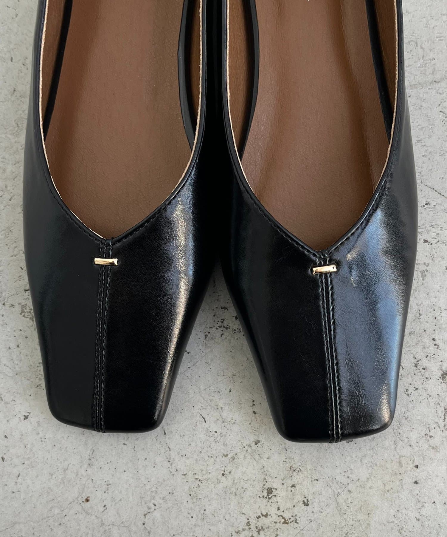 CAPRICIEUX LE'MAGE(カプリシュレマージュ) 【大人の定番パンプス】スクエアステッチフラットシューズ