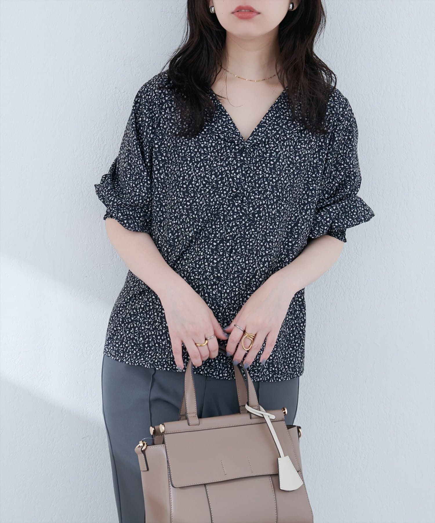 NICE CLAUP / OLIVE des OLIVE OUTLET(ナイスクラップ  / オリーブ デ オリーブ アウトレット) 【natural couture】オープンカラー袖口シャーリングブラウス