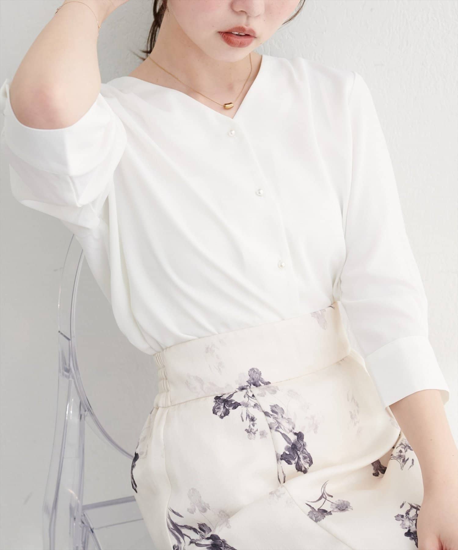 NICE CLAUP / OLIVE des OLIVE OUTLET(ナイスクラップ  / オリーブ デ オリーブ アウトレット) 【EVERY.VERY niceclaup】パール釦Vネック7分袖ブラウス