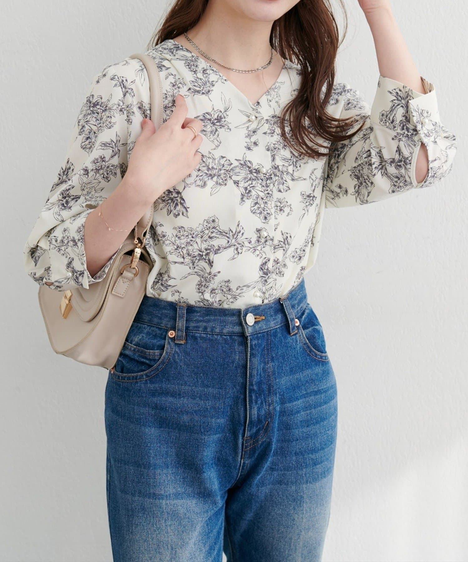 NICE CLAUP / OLIVE des OLIVE OUTLET(ナイスクラップ  / オリーブ デ オリーブ アウトレット) 【EVERY.VERY niceclaup】パール釦Vネック7分袖ブラウス