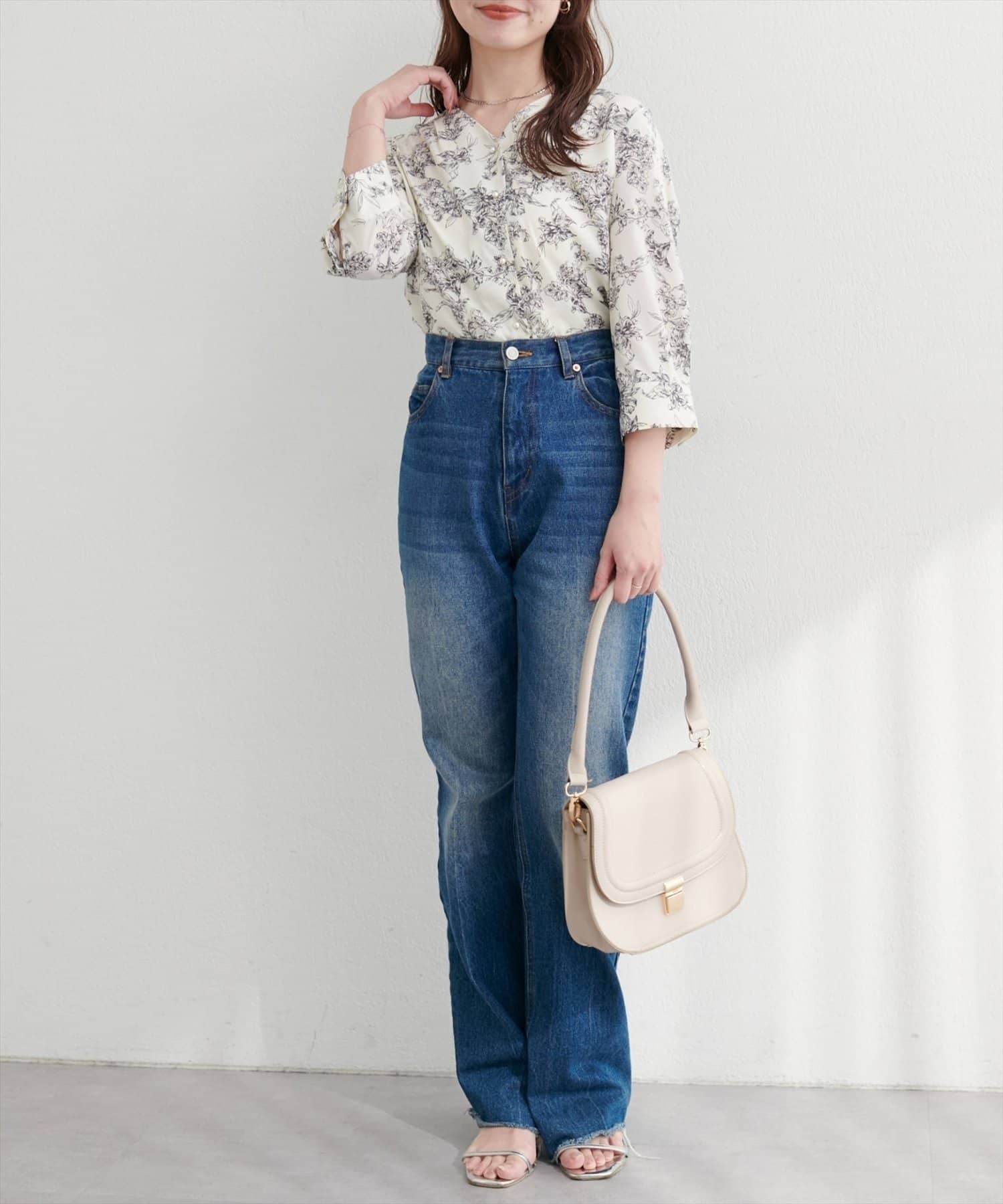 NICE CLAUP / OLIVE des OLIVE OUTLET(ナイスクラップ  / オリーブ デ オリーブ アウトレット) 【EVERY.VERY niceclaup】パール釦Vネック7分袖ブラウス