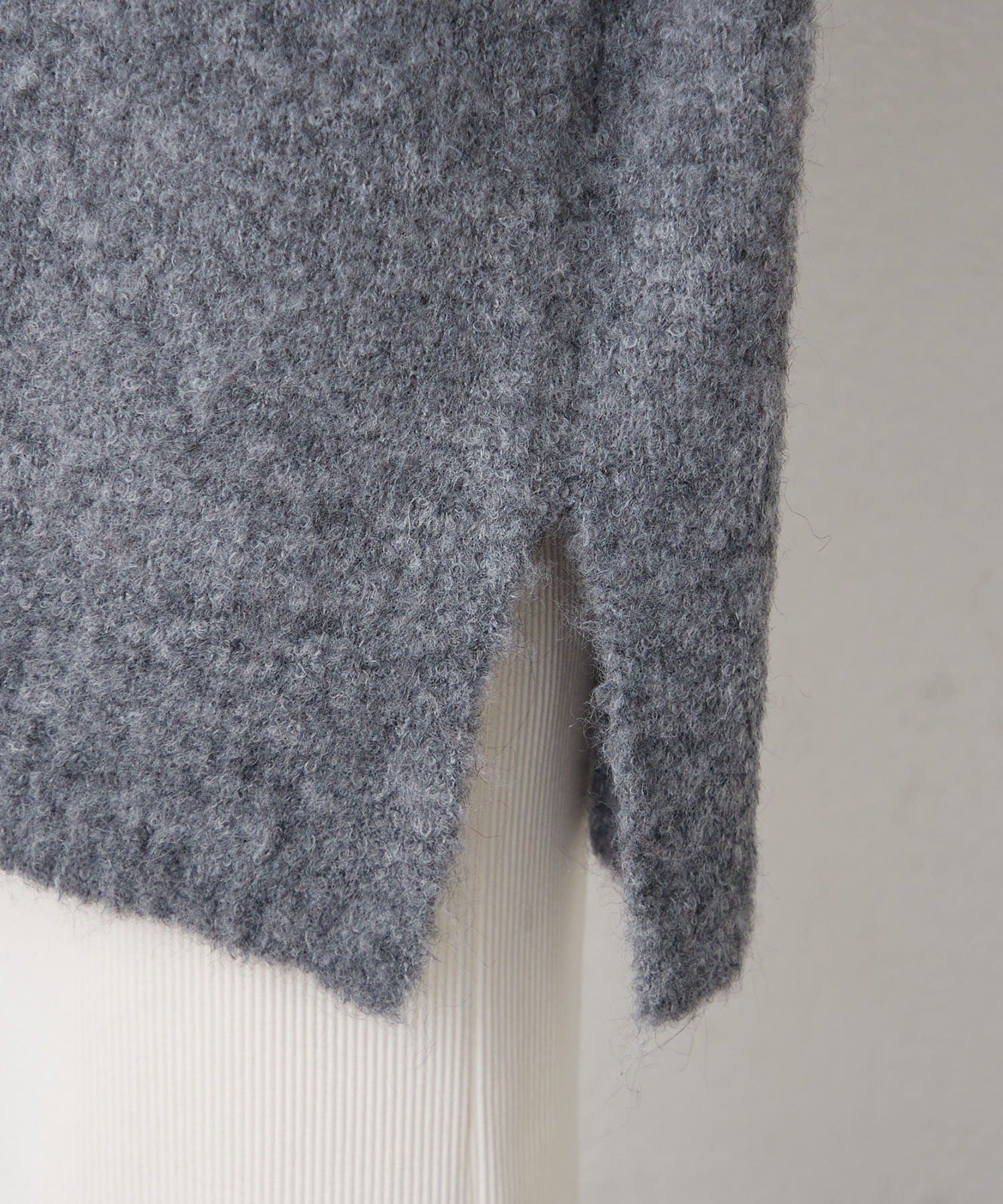 Remind me and forever(リマインドミーアンドフォーエバー) 【nane】ブークレV開きニットプルオーバー