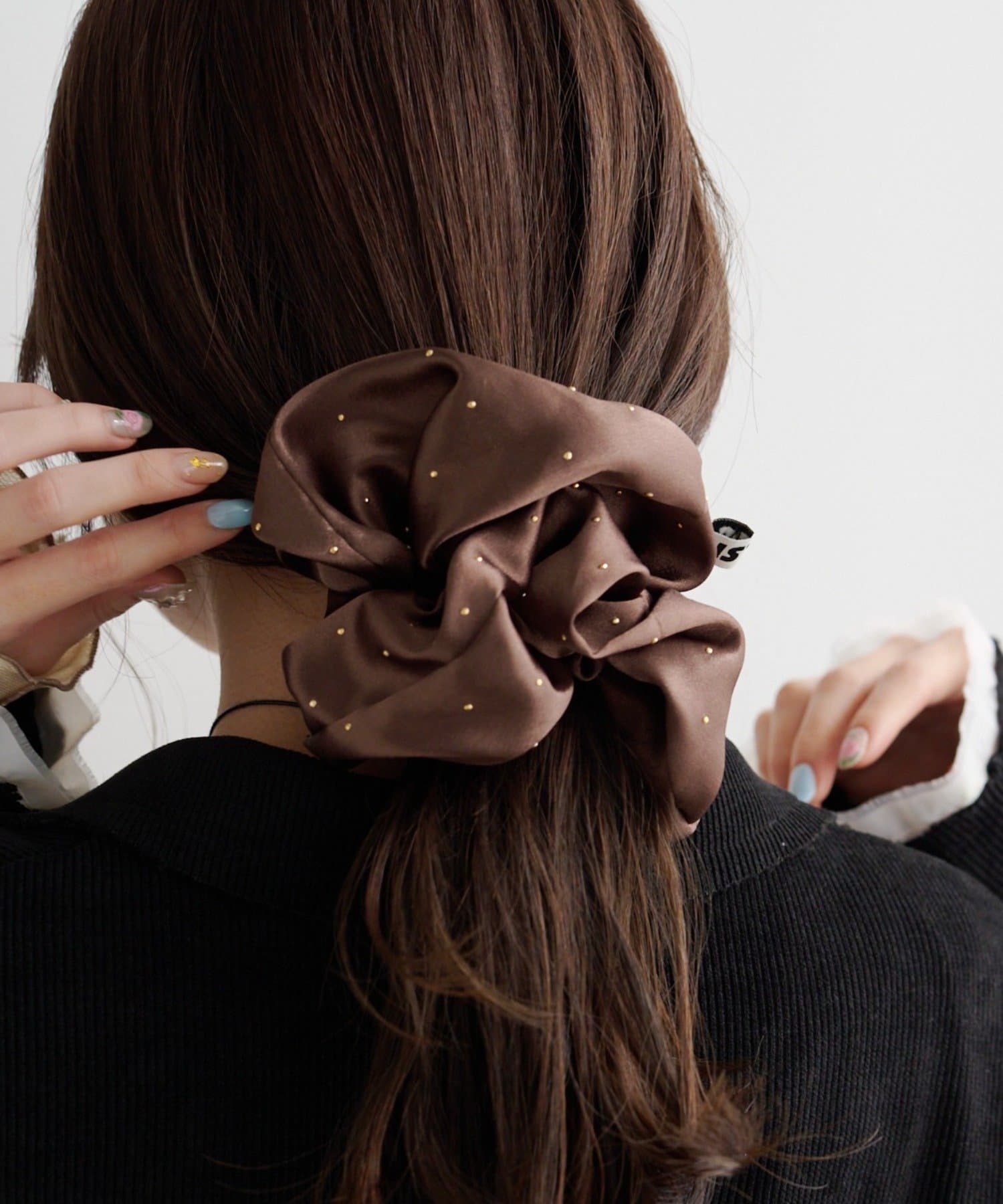 Kastane(カスタネ) 【fiw.】スタッズサテンシュシュ