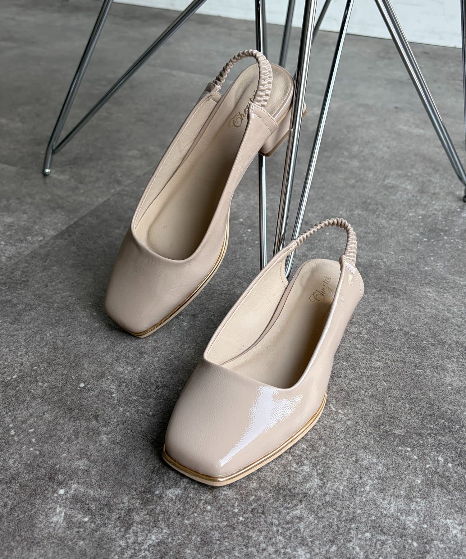 Chez toi(シェトワ) バックゴムパンプス