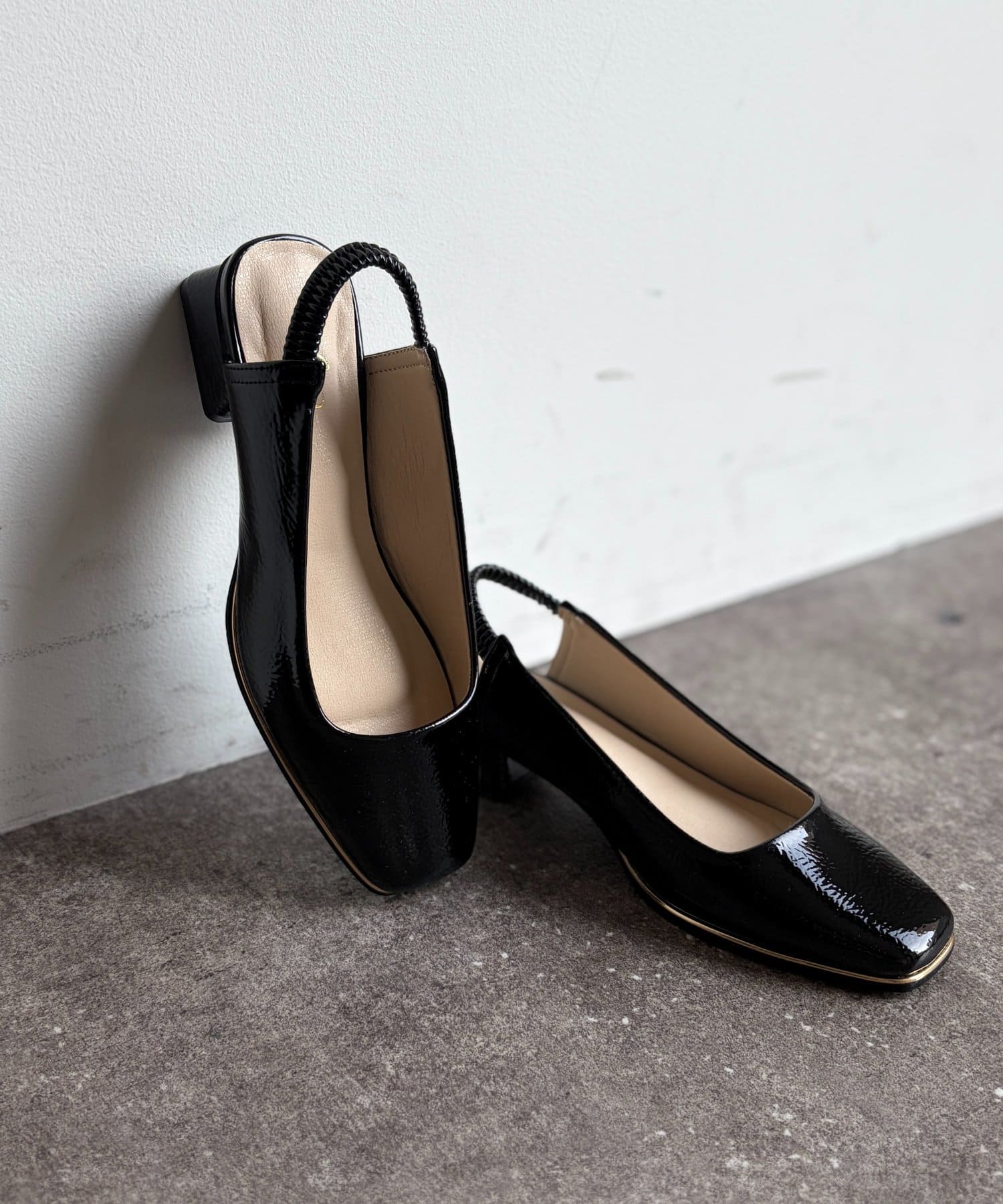 Chez toi(シェトワ) バックゴムパンプス