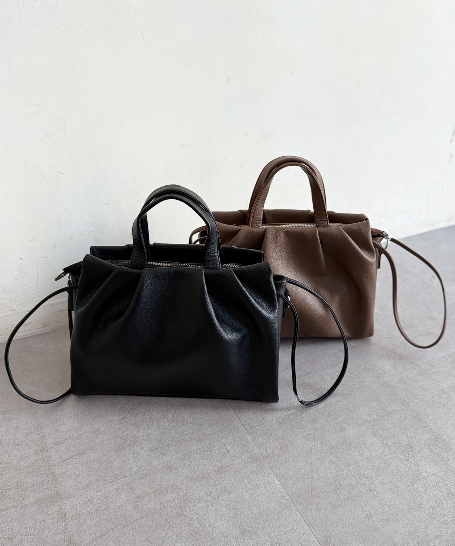 Chez toi(シェトワ) 合皮タックショルダーBAG