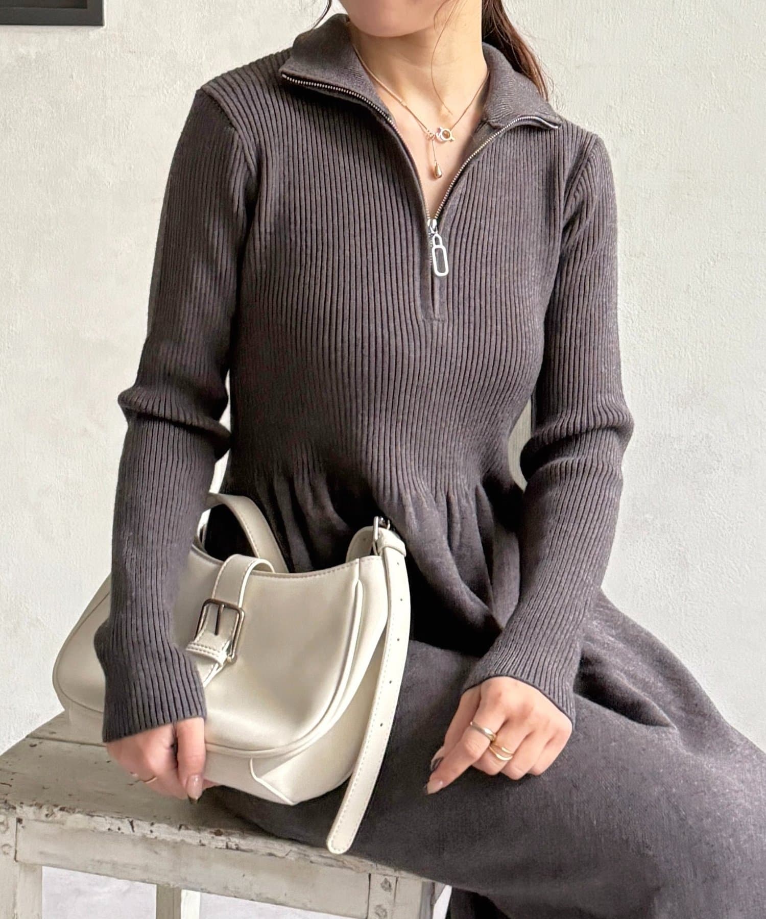 Thevon.(ゼヴォン) ハーフジップリブニットフレアワンピース