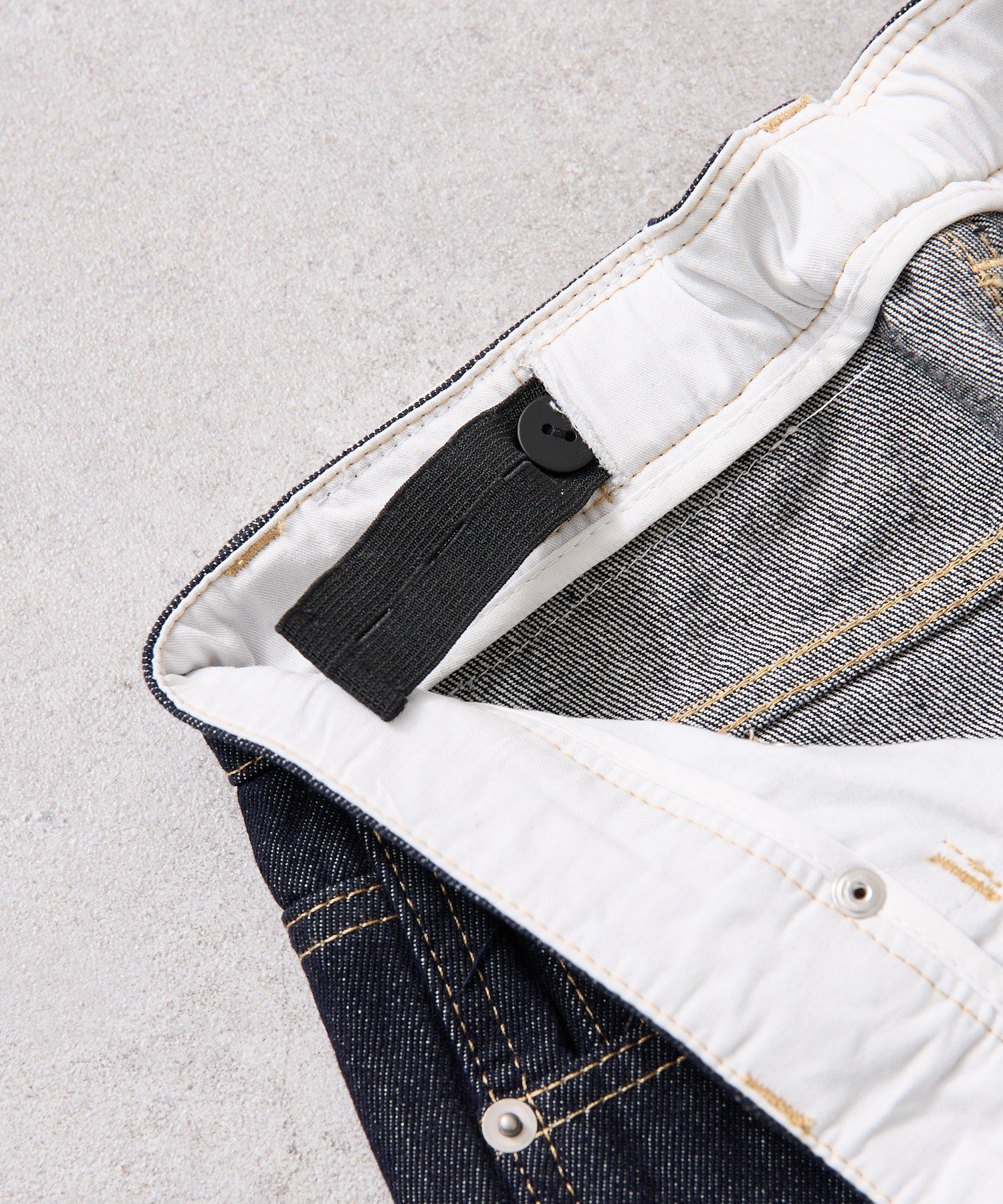 mystic(ミスティック) 裾スリットフレアデニム