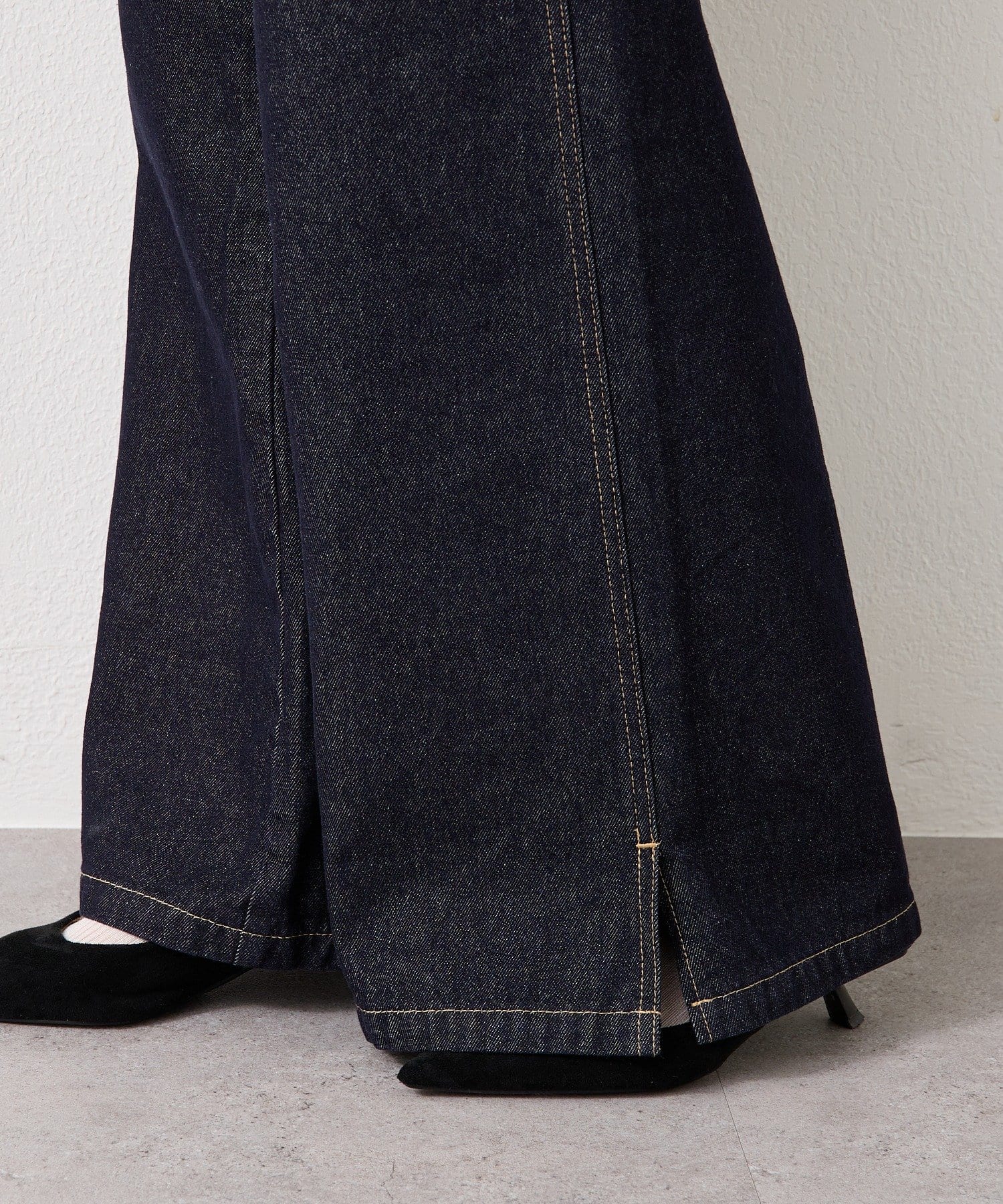 mystic(ミスティック) 裾スリットフレアデニム