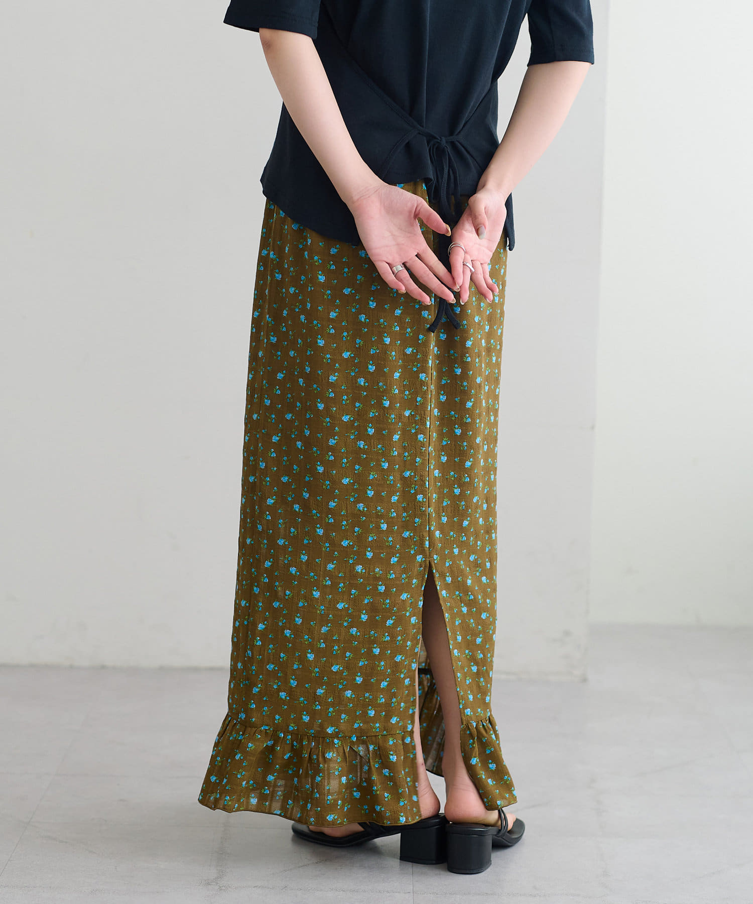 OUTLET(アウトレット) 【Discoat】【umm.】小花柄フリルナロースカート