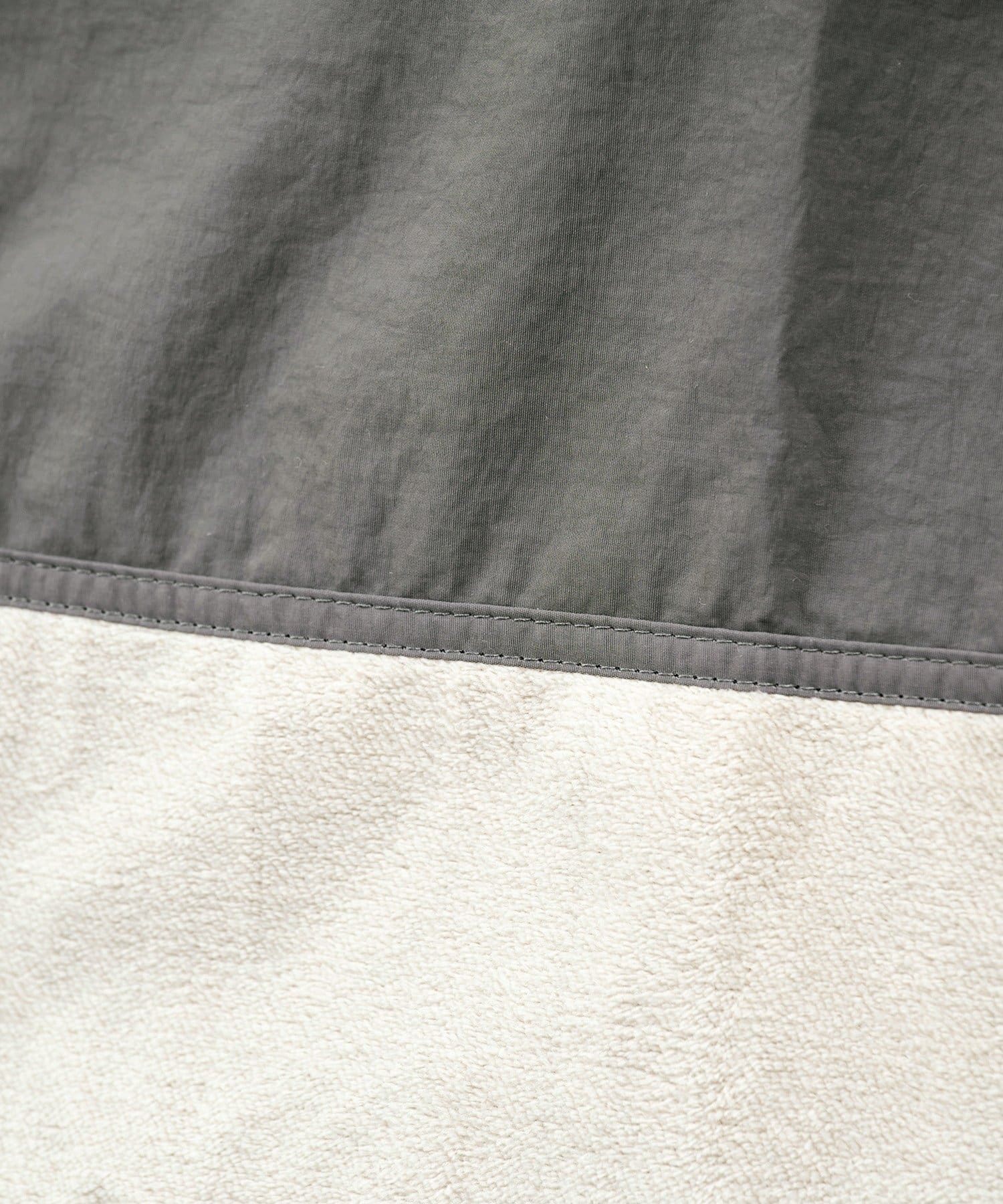 3COINS(スリーコインズ) 撥水掃除用エプロン／KITINTO