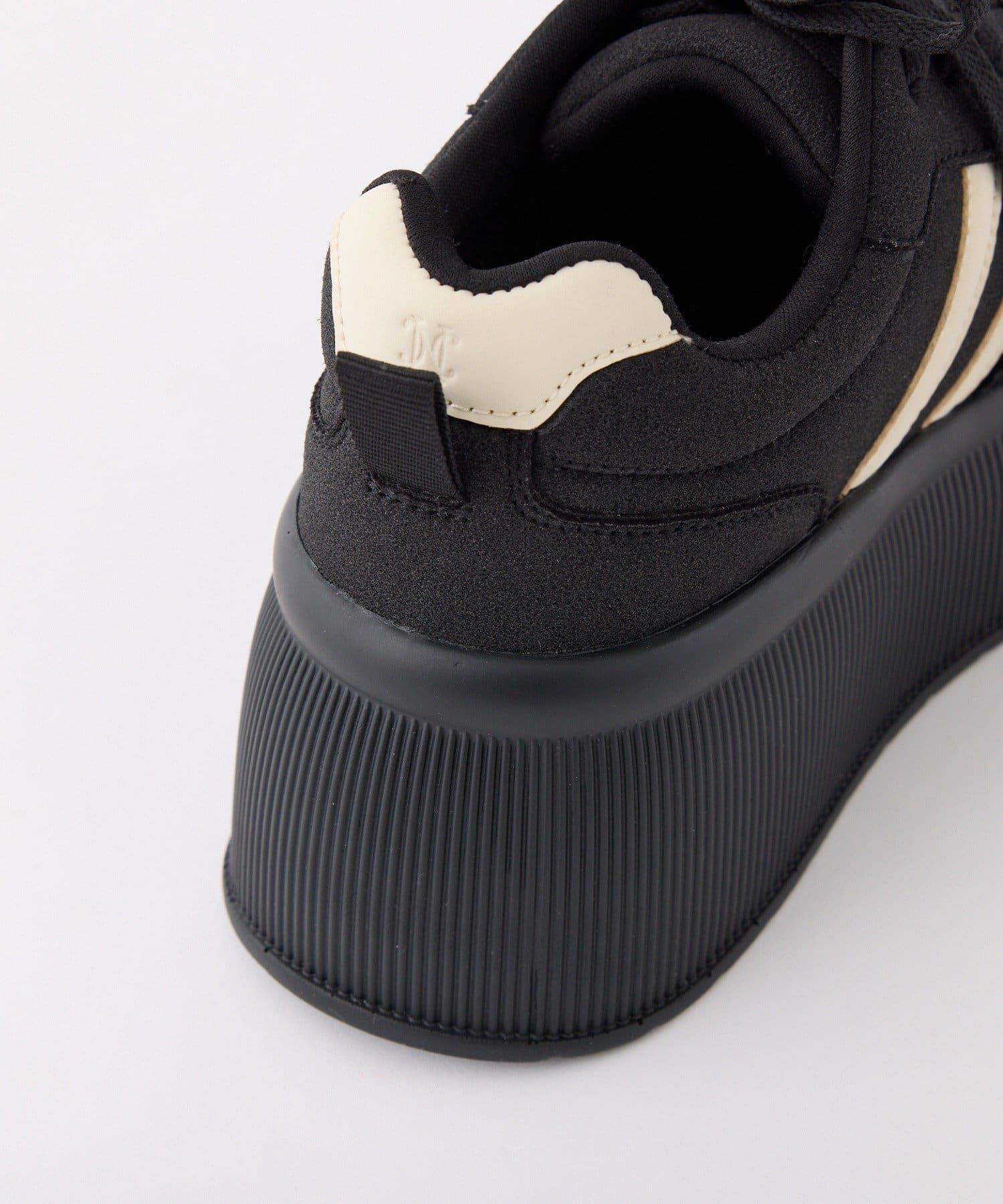 one after another NICE CLAUP(ワンアフターアナザー ナイスクラップ) カバー付きカスタムスニーカー