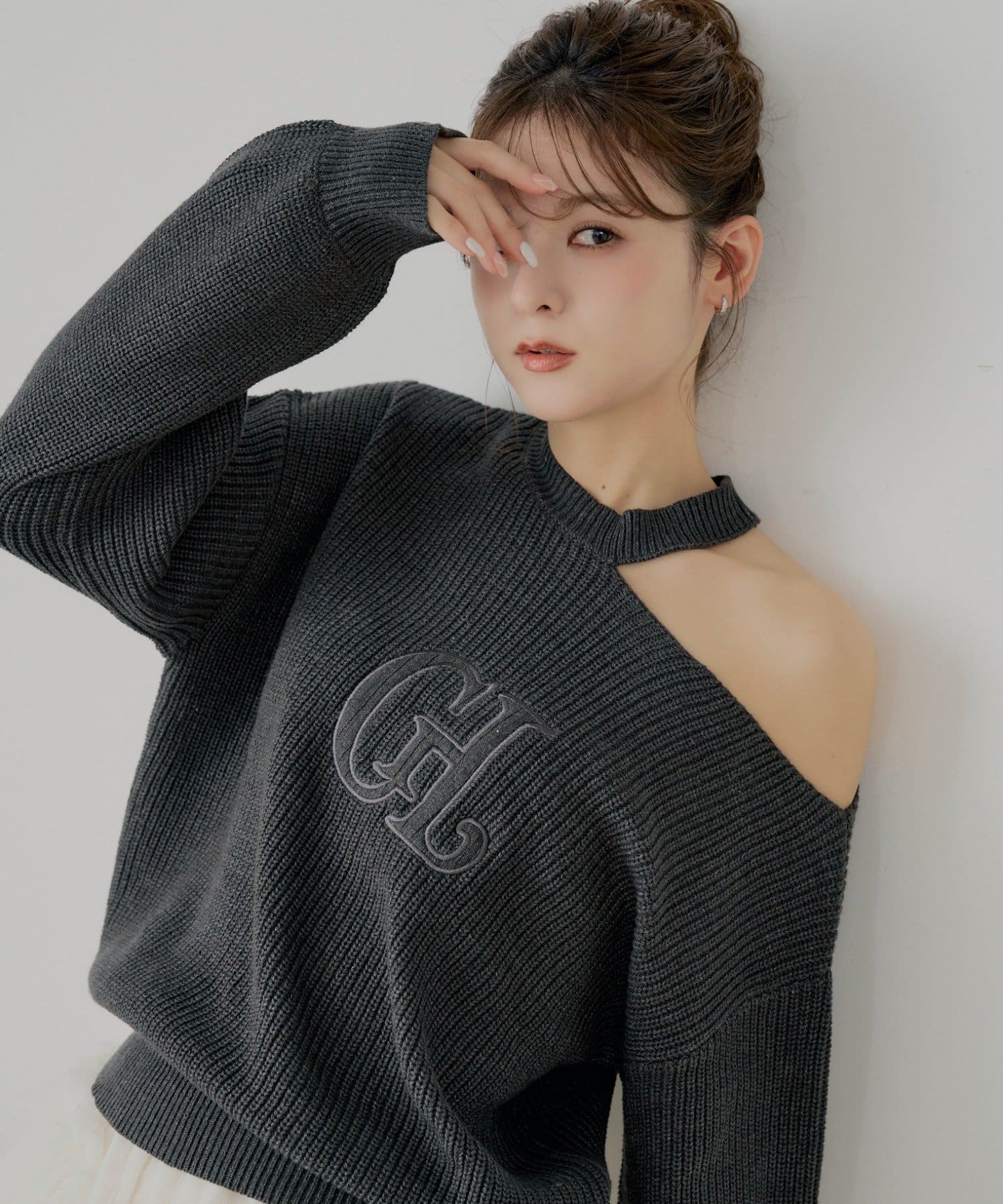 Chico(チコ) 肩スリットオフショルニット