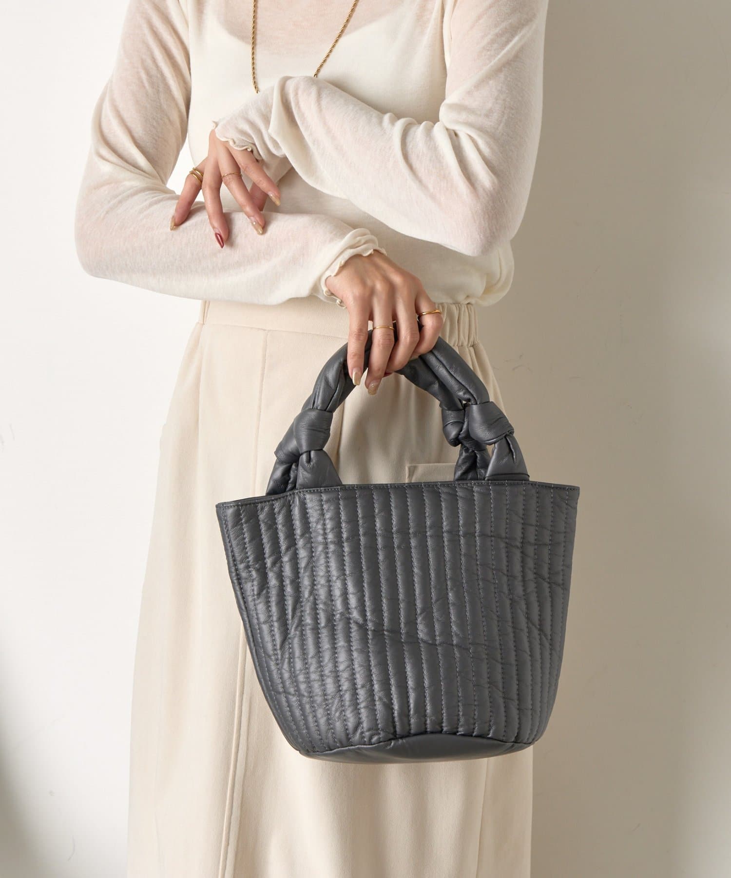 Jena　espace merveilleux(ジェナ　エスパスメルヴェイユ) ステッチバケットバッグ