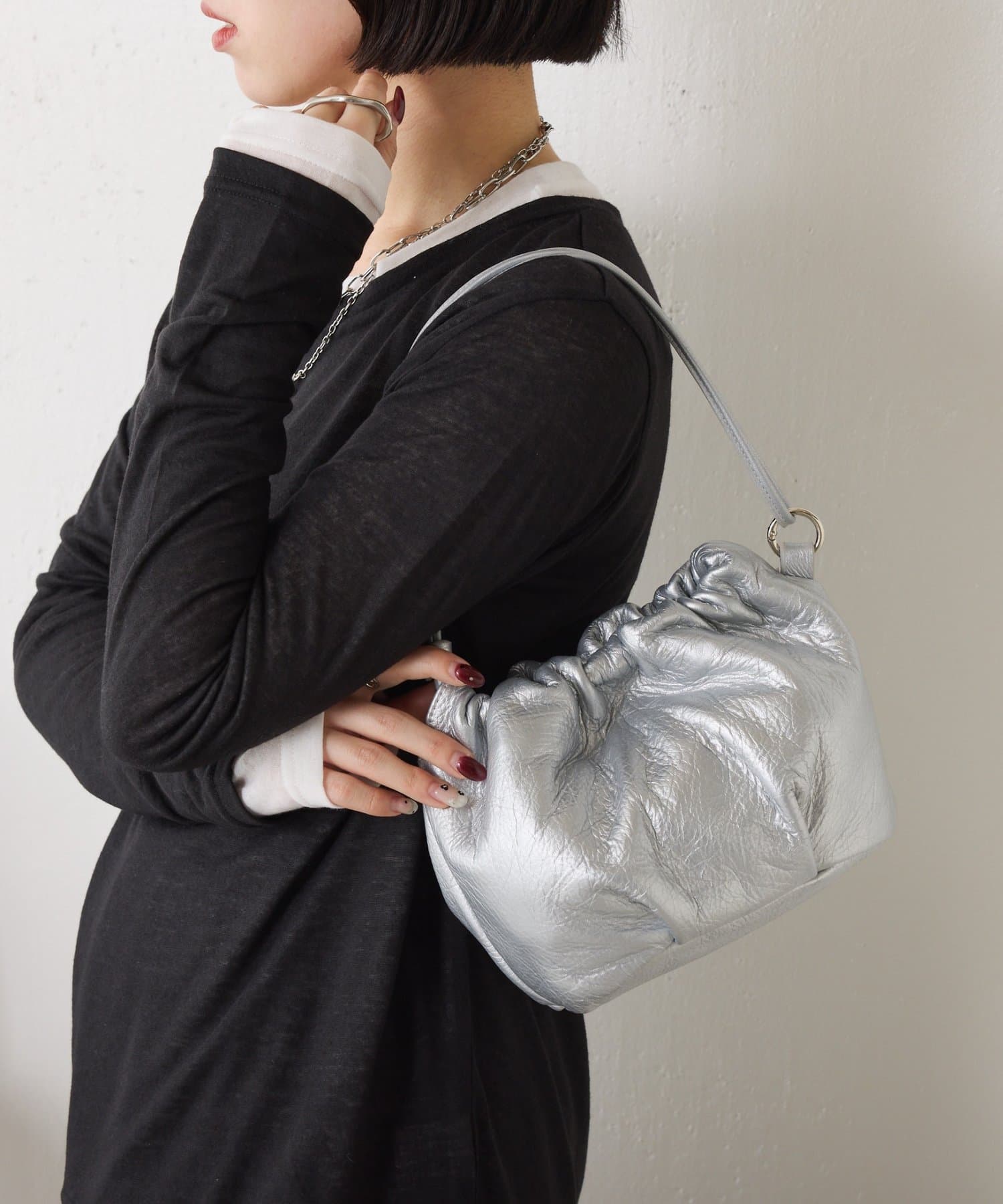 Jena　espace merveilleux(ジェナ　エスパスメルヴェイユ) レザーラウンドバッグ