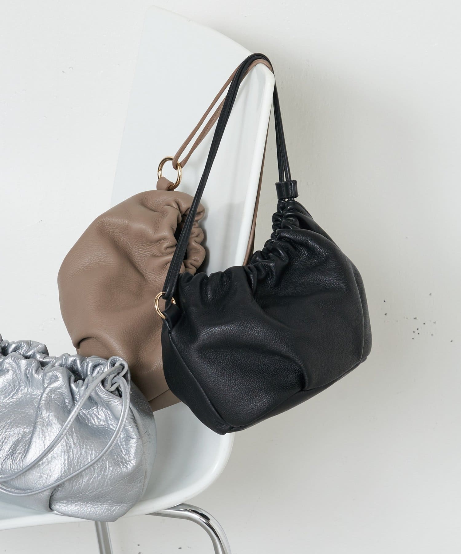 Jena　espace merveilleux(ジェナ　エスパスメルヴェイユ) レザーラウンドバッグ