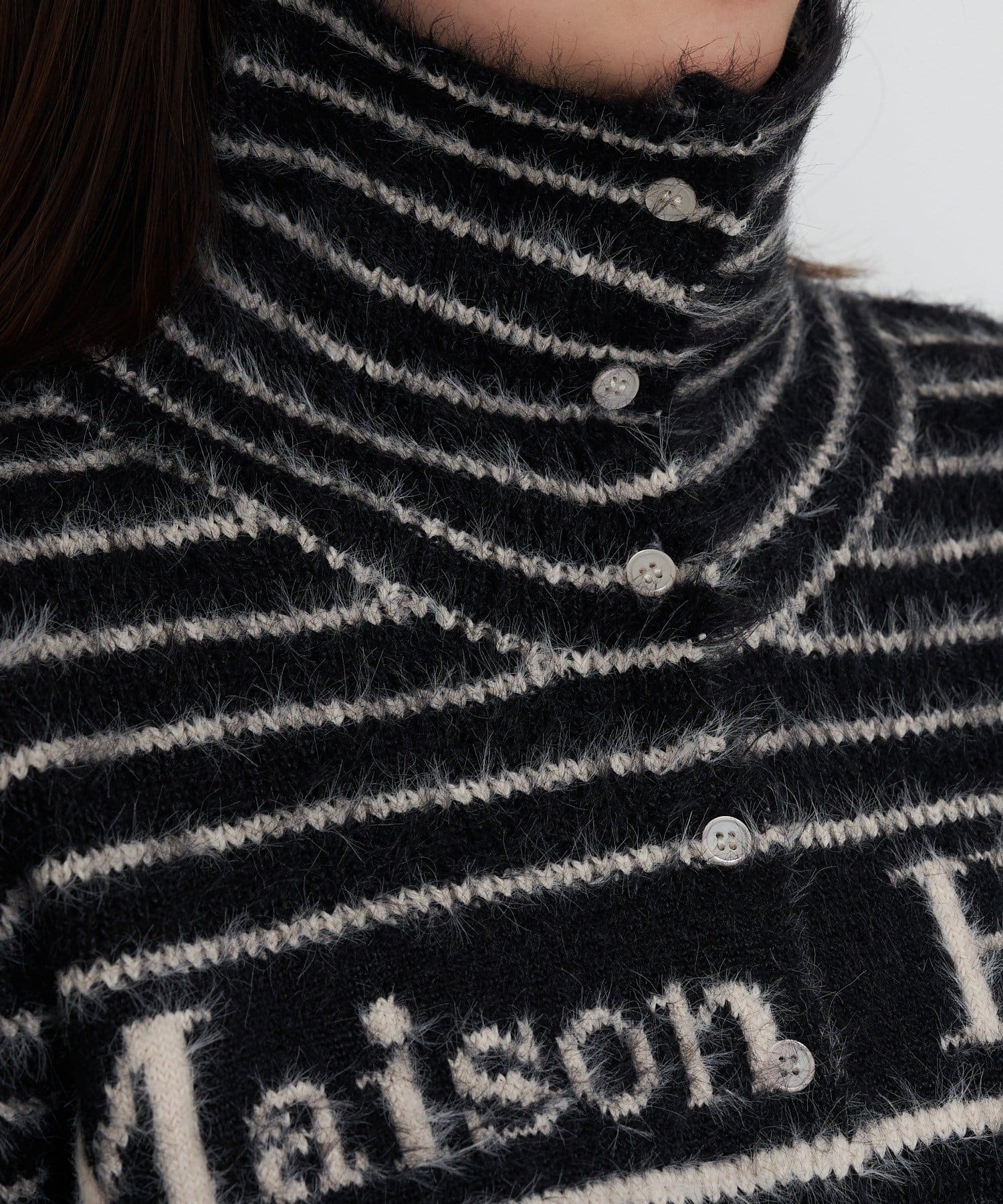 RAY CASSIN(レイカズン) シャギーロゴ釦カーディガン