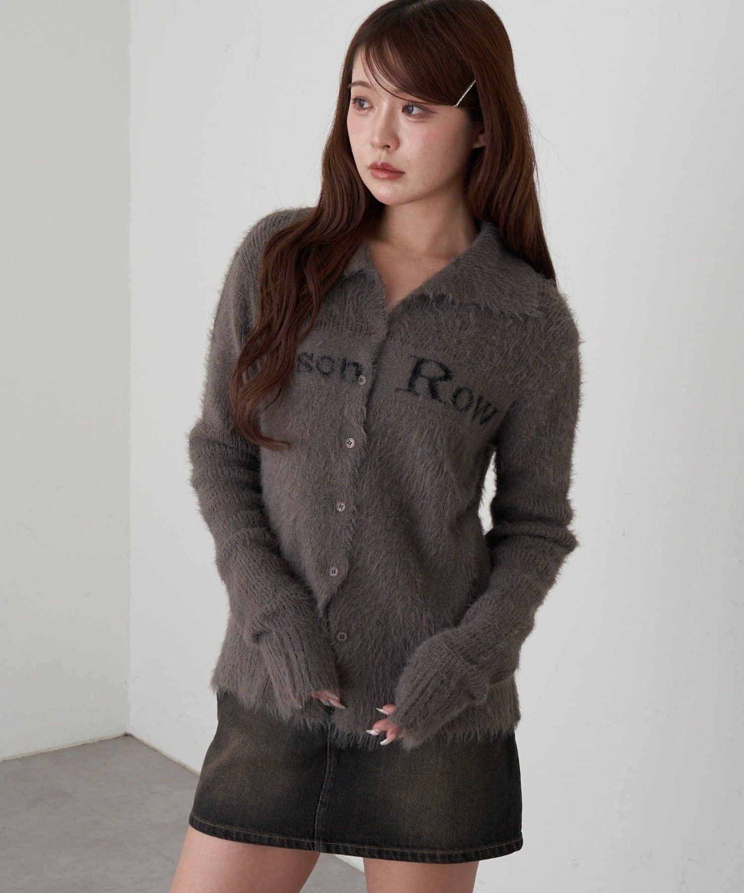 RAY CASSIN(レイカズン) シャギーロゴ釦カーディガン