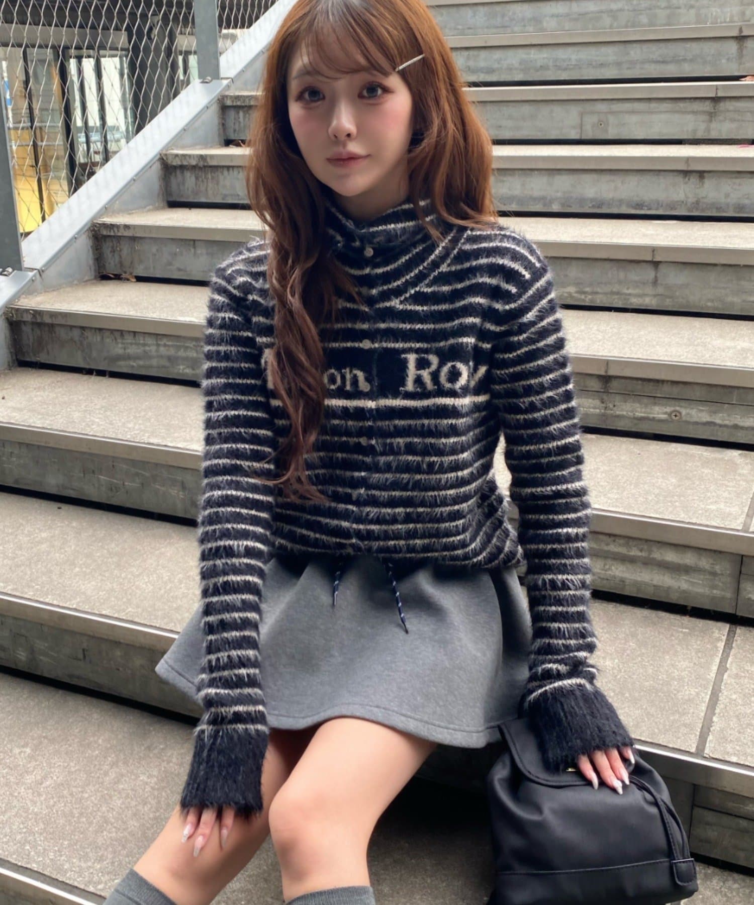 RAY CASSIN(レイカズン) シャギーロゴ釦カーディガン