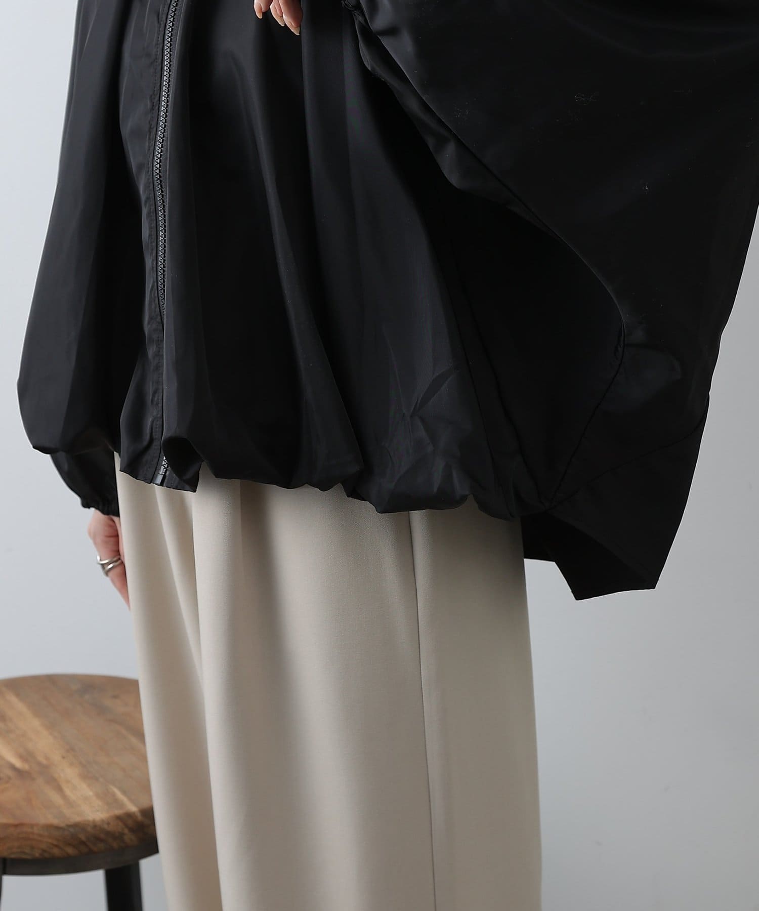 COLONY 2139(コロニー トゥーワンスリーナイン) 【WEB限定】裾バルーンナイロンブルゾン