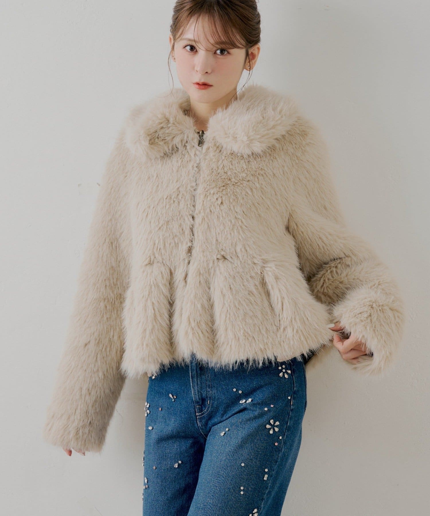 Chico(チコ) 【SALON by Chico】フラワービジュー付きストレートデニム