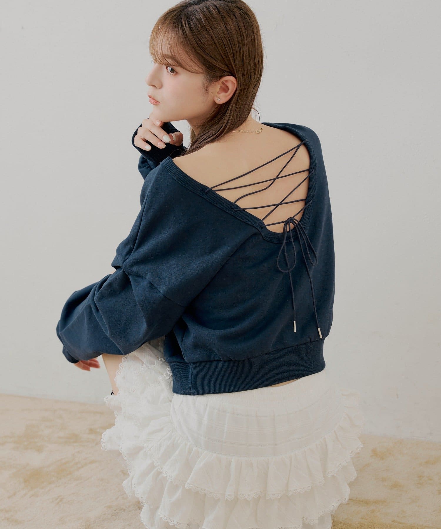 Chico(チコ) 【SALON by Chico】バックレースアップクルースウェット