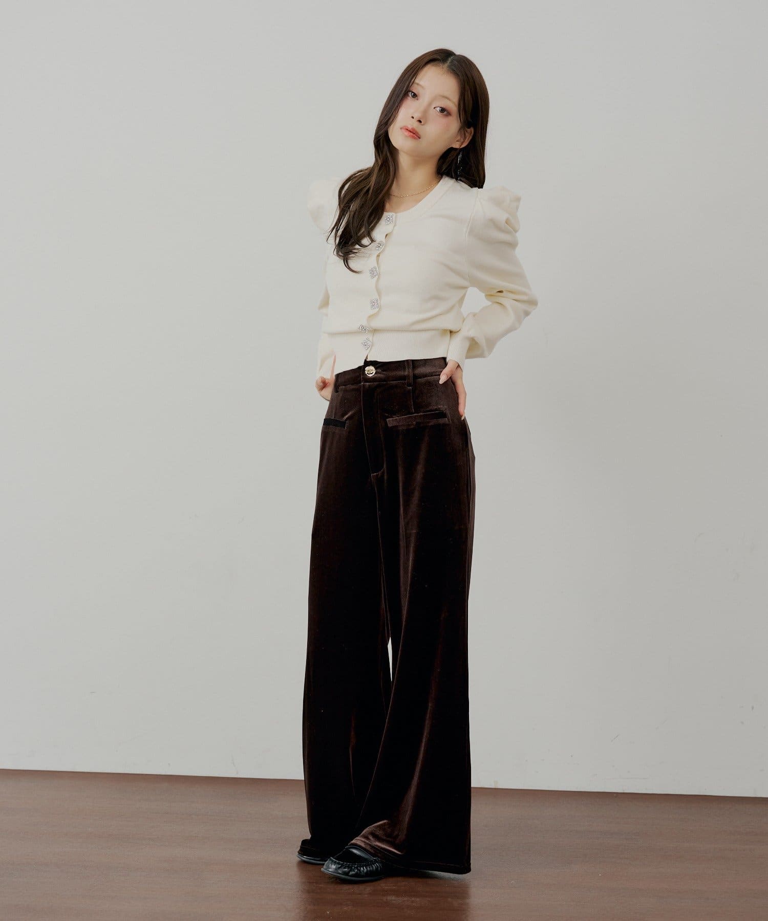 Chico(チコ) 【SALON by Chico】ビジューボタンパワショルデザインカーディガン