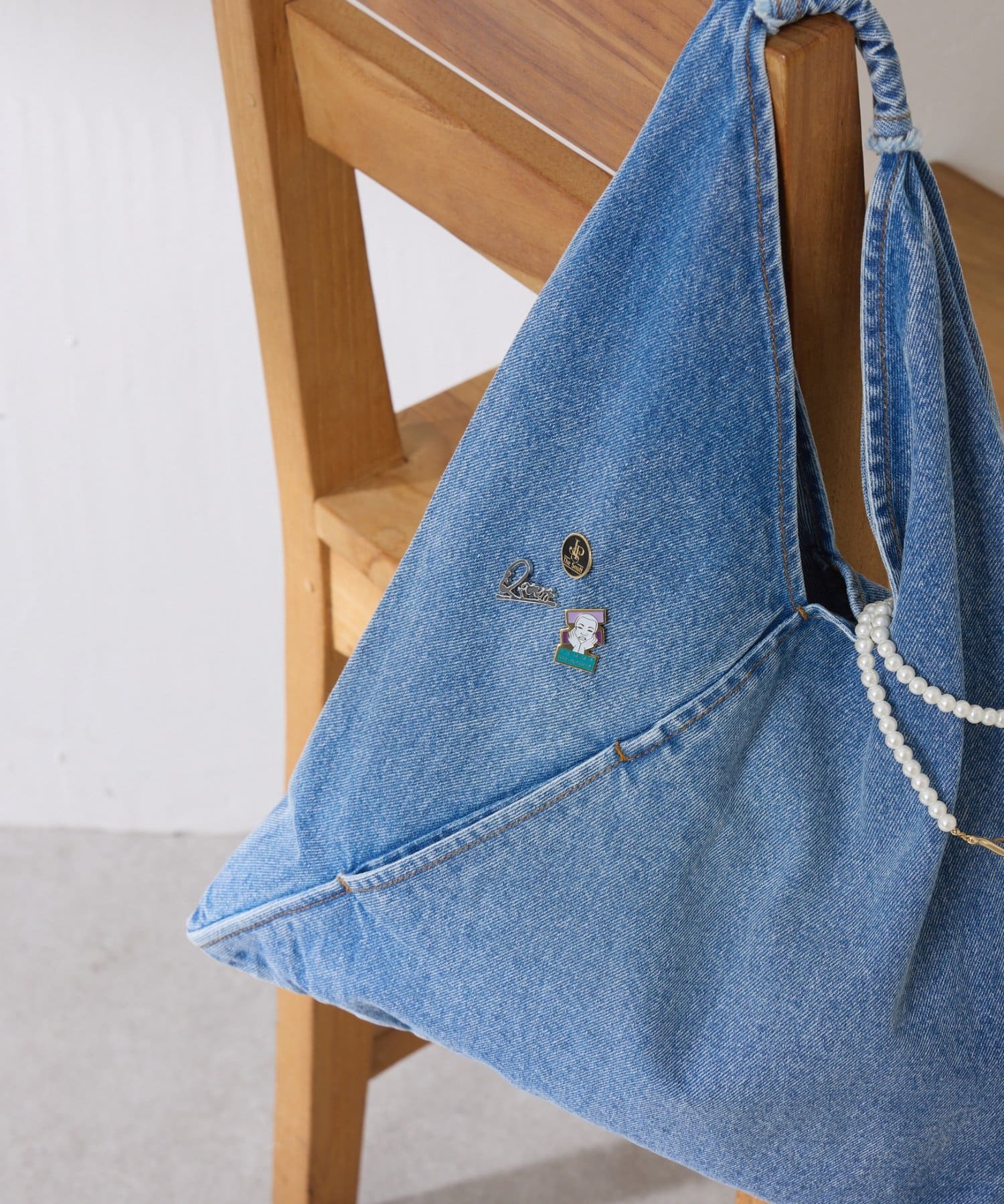 COLLAGE GALLARDAGALANTE(コラージュ ガリャルダガランテ) 【ピンバッジ付き】Q.anos トライアングルデニムバッグ