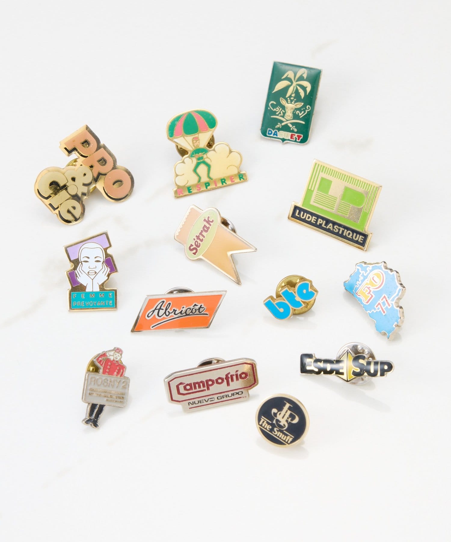 COLLAGE GALLARDAGALANTE(コラージュ ガリャルダガランテ) 【ピンバッジ付き】Q.anos トライアングルデニムバッグ