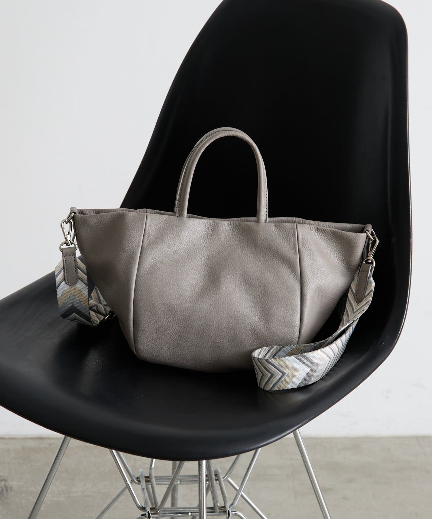 Jena　espace merveilleux(ジェナ　エスパスメルヴェイユ) ベルトショルダー本革バッグ