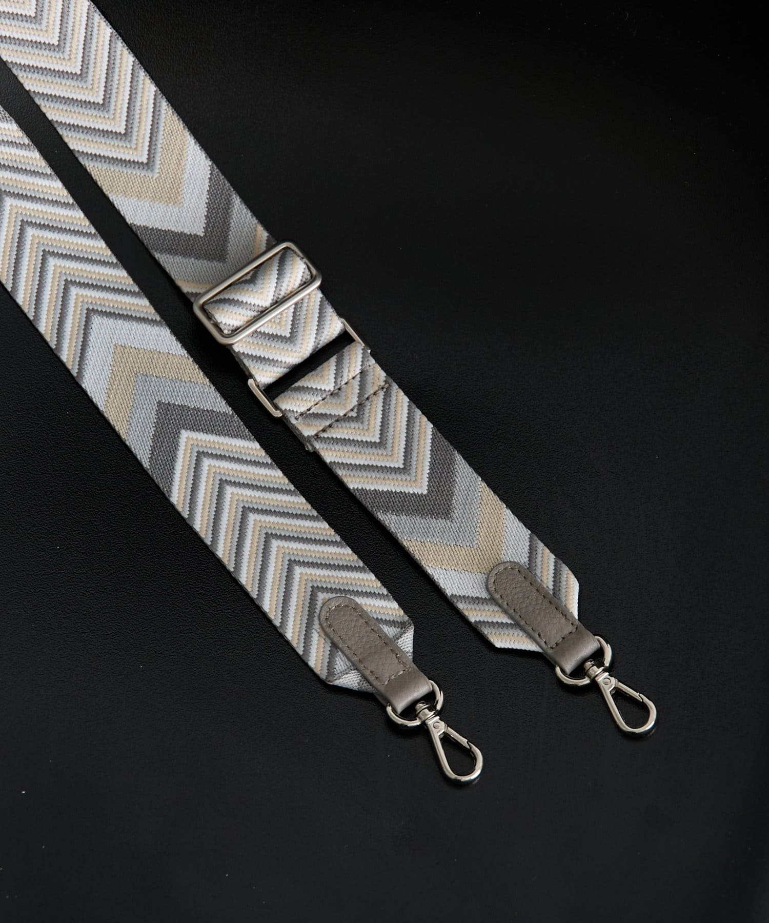 Jena　espace merveilleux(ジェナ　エスパスメルヴェイユ) ベルトショルダー本革バッグ