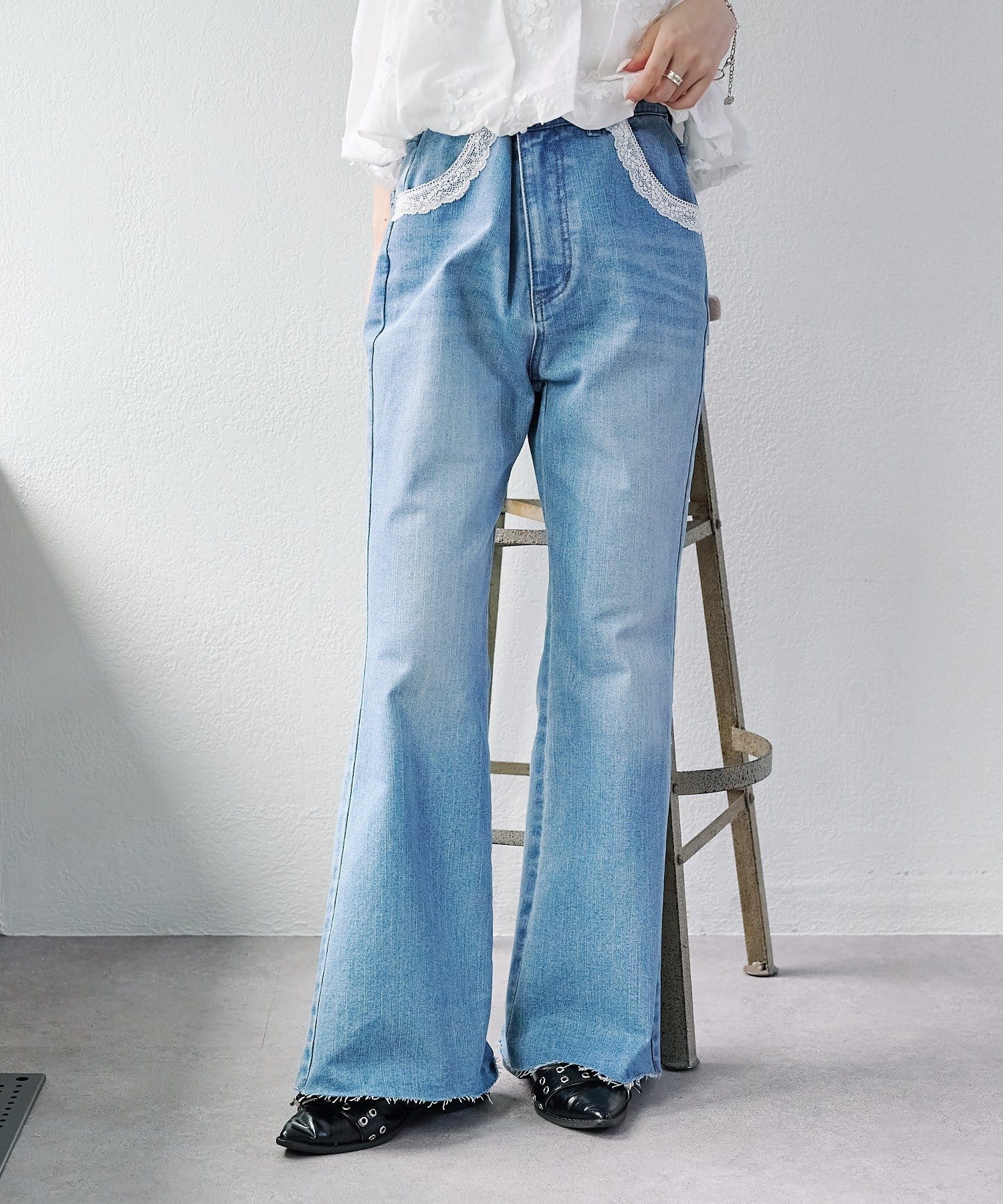 OUTLET(アウトレット) 【w closet】レース付きフレアデニムパンツ