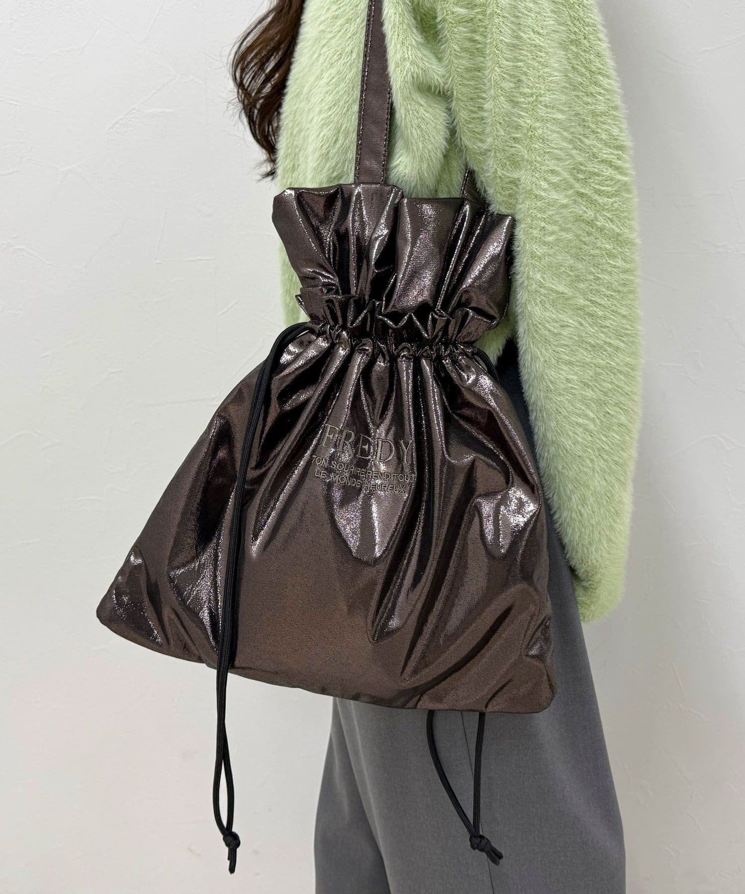 FREDY & GLOSTER(フレディ アンド グロスター) シャイニーアウトポケット刺しゅうトートバッグ