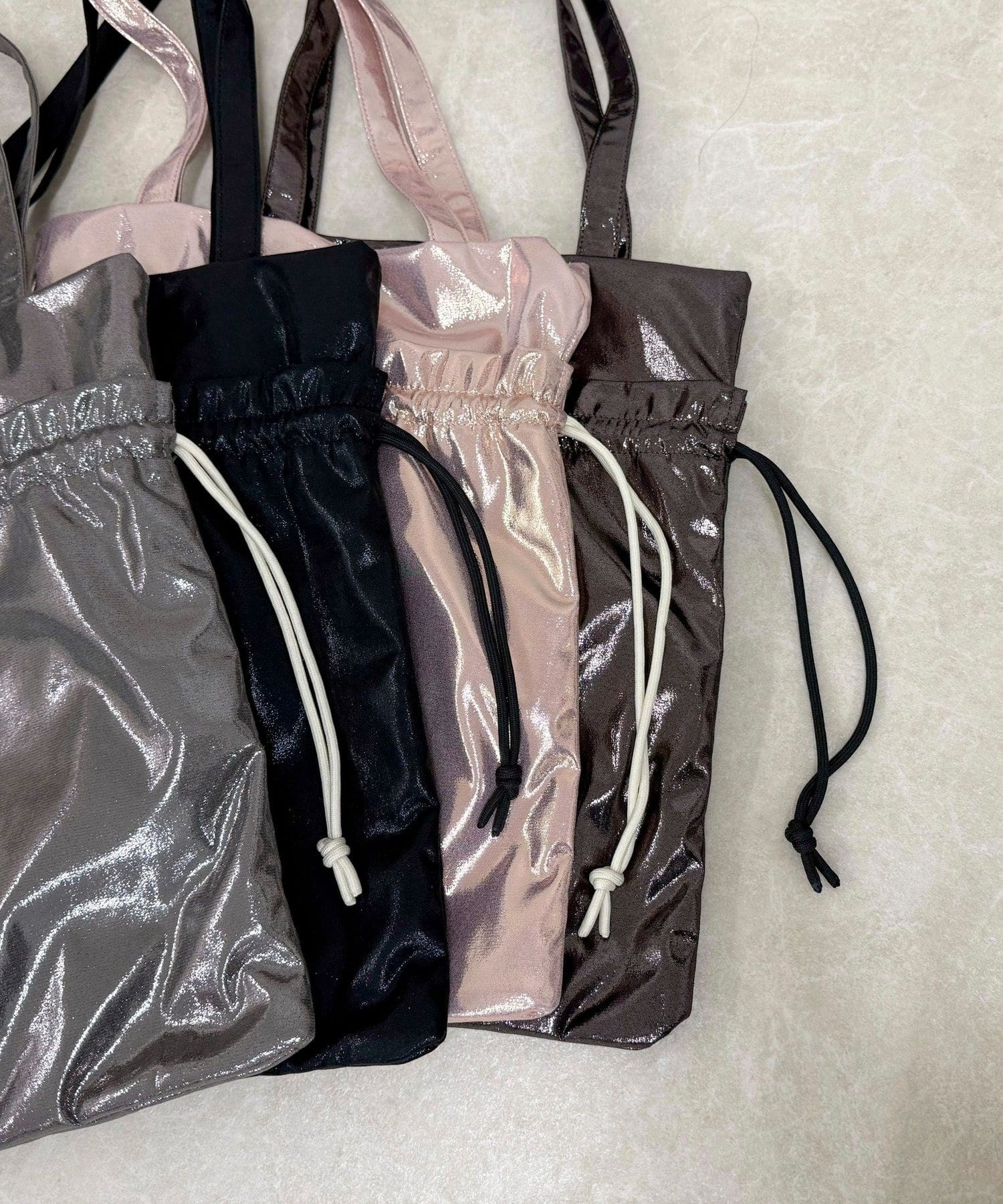 FREDY & GLOSTER(フレディ アンド グロスター) シャイニーアウトポケット刺しゅうトートバッグ