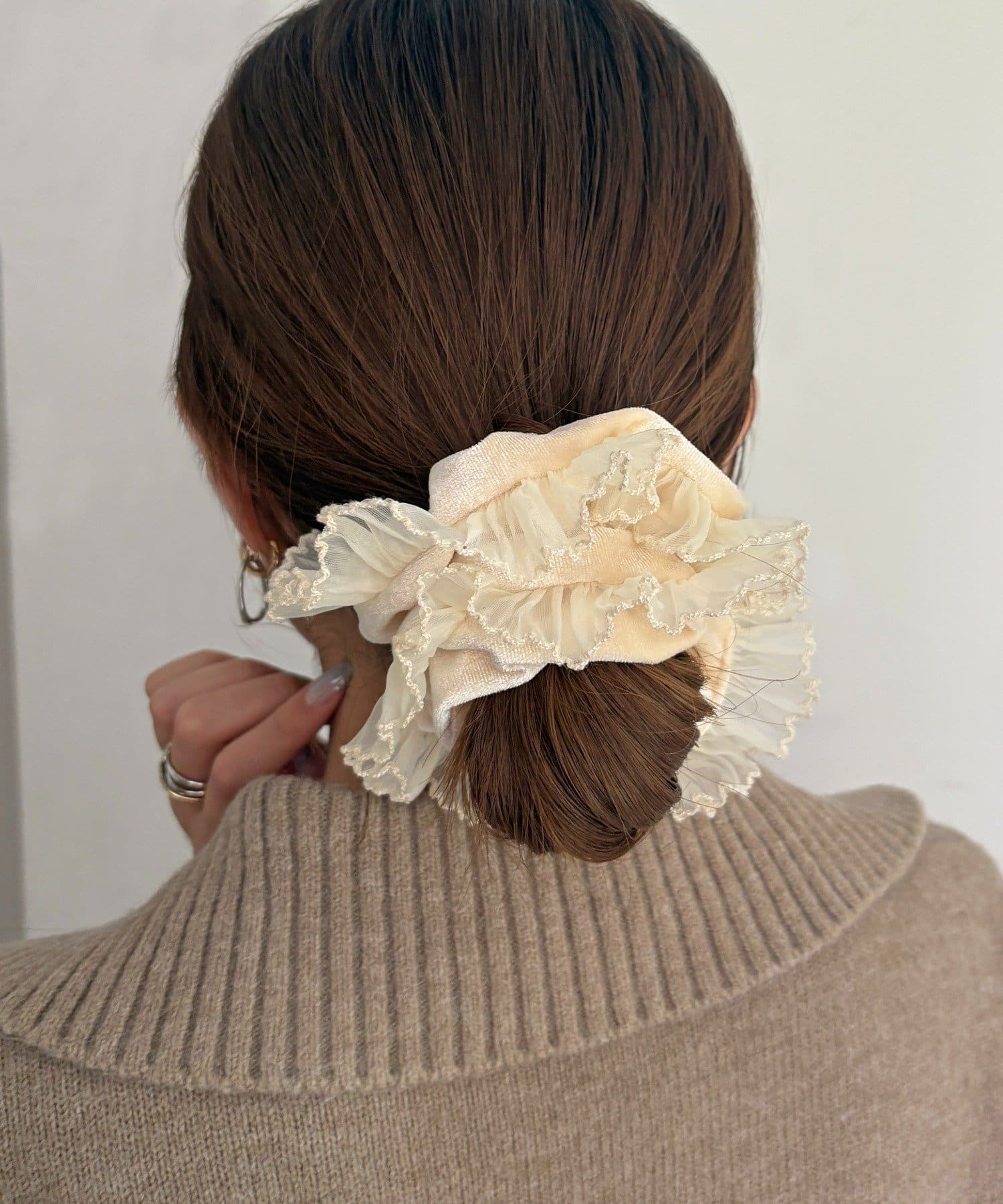 Lattice(ラティス) フリル付きベロアシュシュ