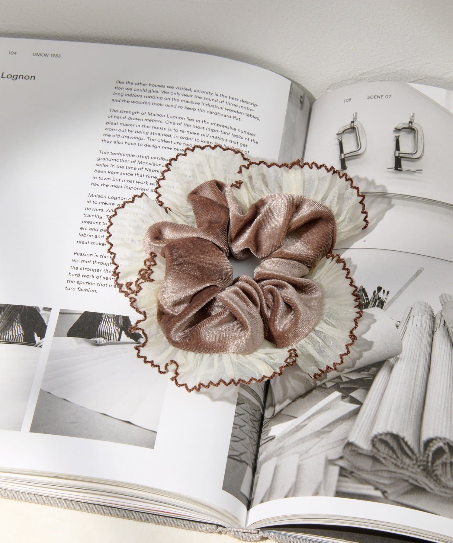 Lattice(ラティス) フリル付きベロアシュシュ